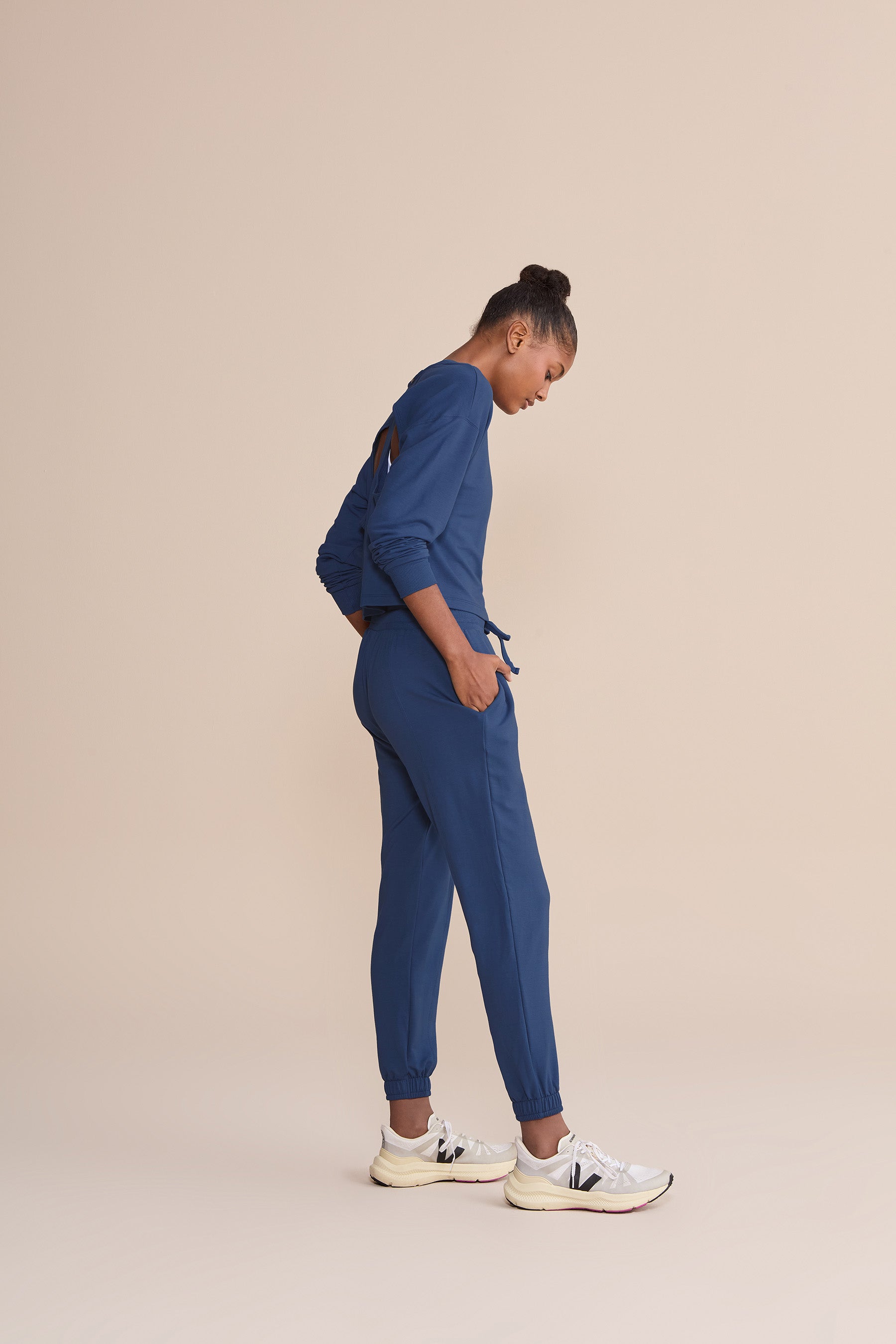 Urban Fleece Cut Out Sweatshirt for Women - Trendy Oversized Pullover with Unique Cut-Out Design | Perfect for Casual Outfits, Streetwear Fashion & Winter Layering