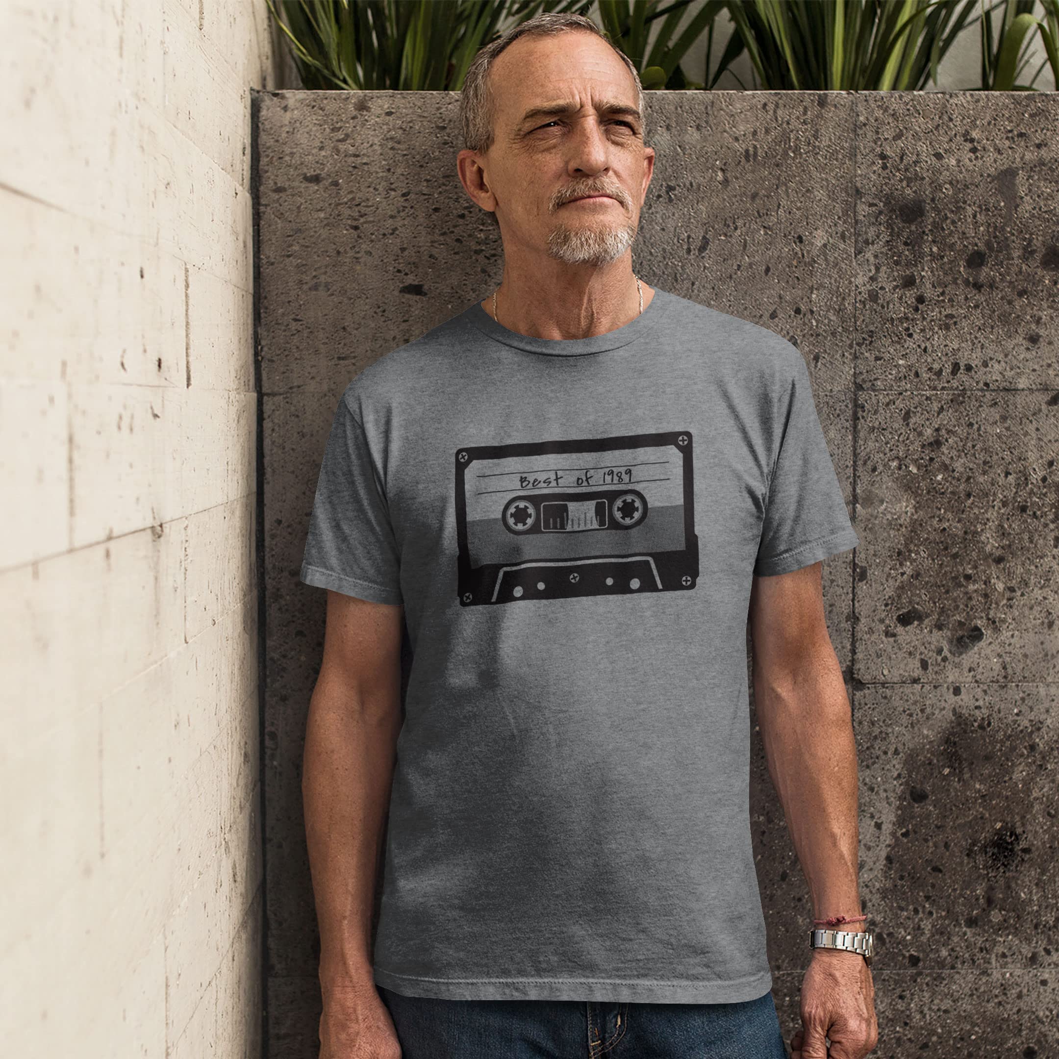 Vintage 1980s 40th Birthday T-Shirt for Men - April Birthday Gift Idea - Funny 40 Year Old Shirt - Perfect for Parties & Celebrations