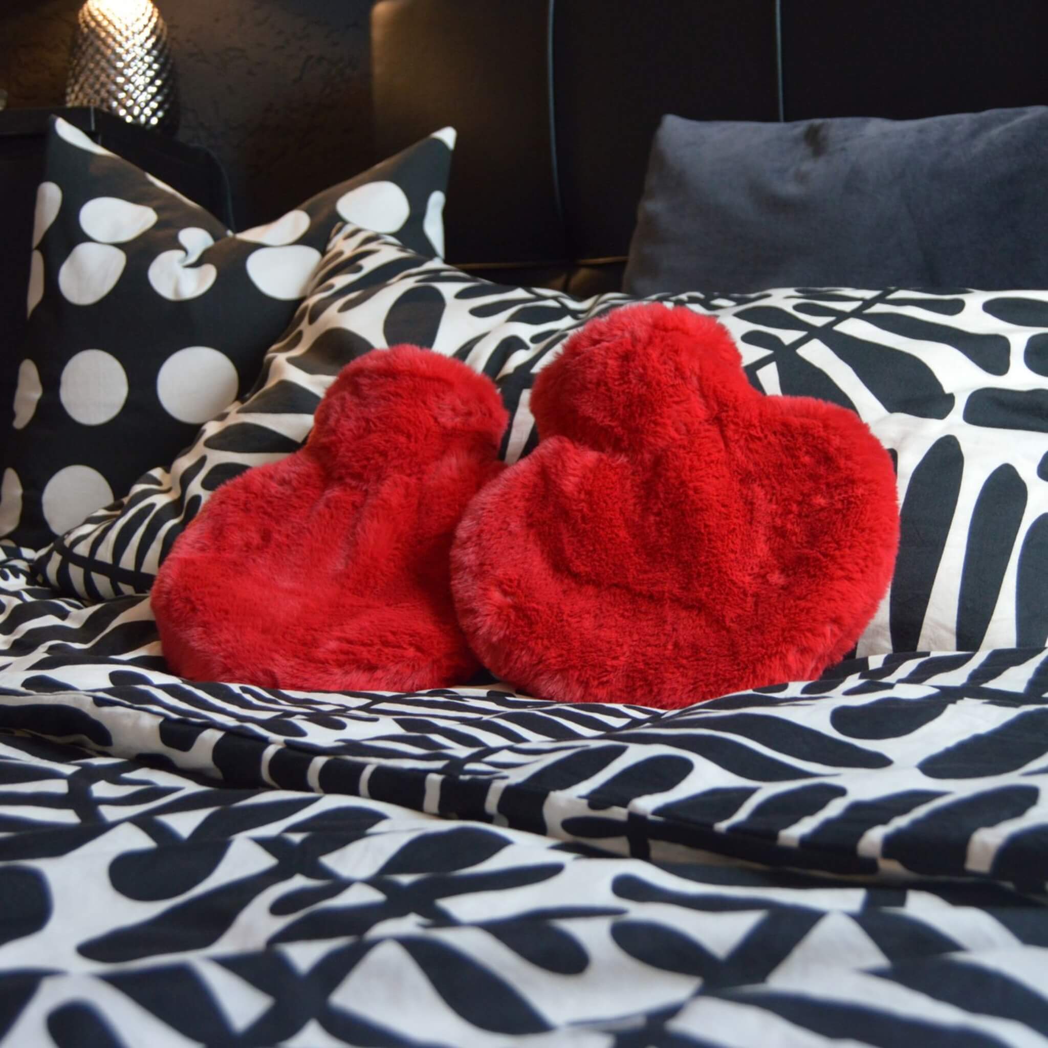 1 Liter Heart Shaped Hot Water Bottle with Soft Faux Fur Cover - Rubber-Free, Microwave Safe - Perfect for Period Cramps, Cold Nights & Winter Warmth