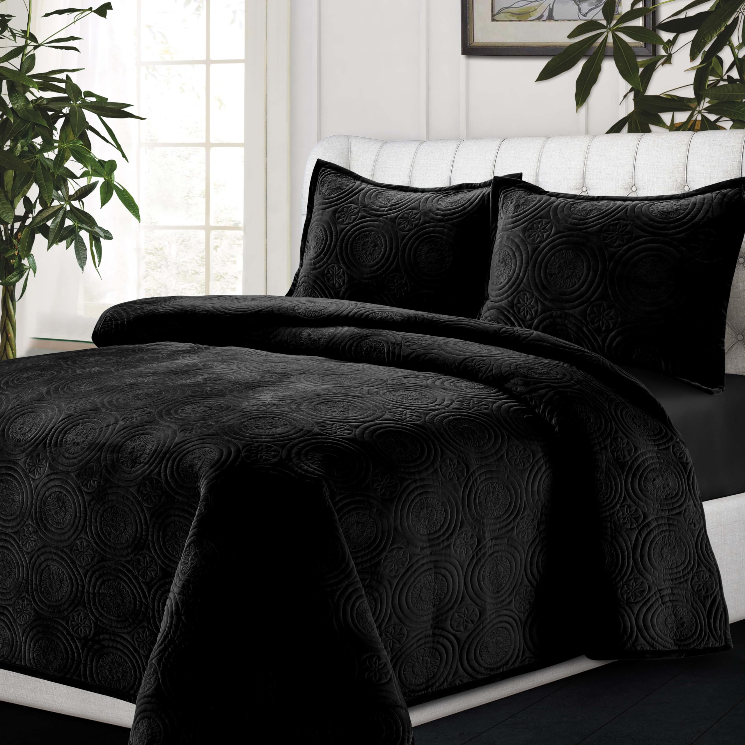 Tribeca Living Oversized Velvet Quilt Set - 2 Piece Twin Bedding with 260GSM Soft Quilted Velvet, Includes Quilt & Sham in Black | Cozy & Luxurious for Bedroom Decor, Guest Room, Dorm Essentials