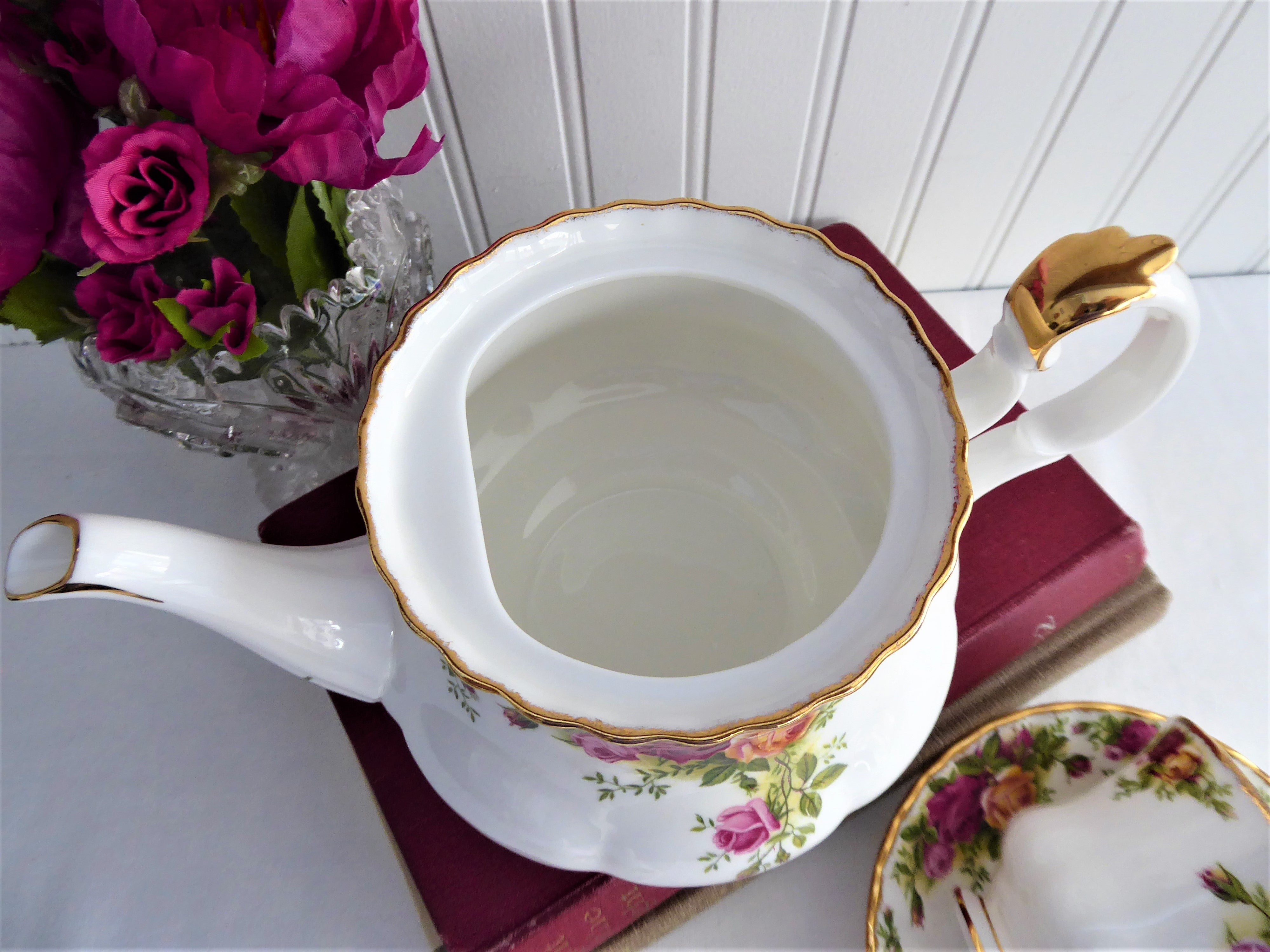 Royal Albert Old Country Roses Teapot 26oz - English Bone China Teapot (1974-1992) | Perfect for Afternoon Tea, Bridal Showers & Vintage Collectors