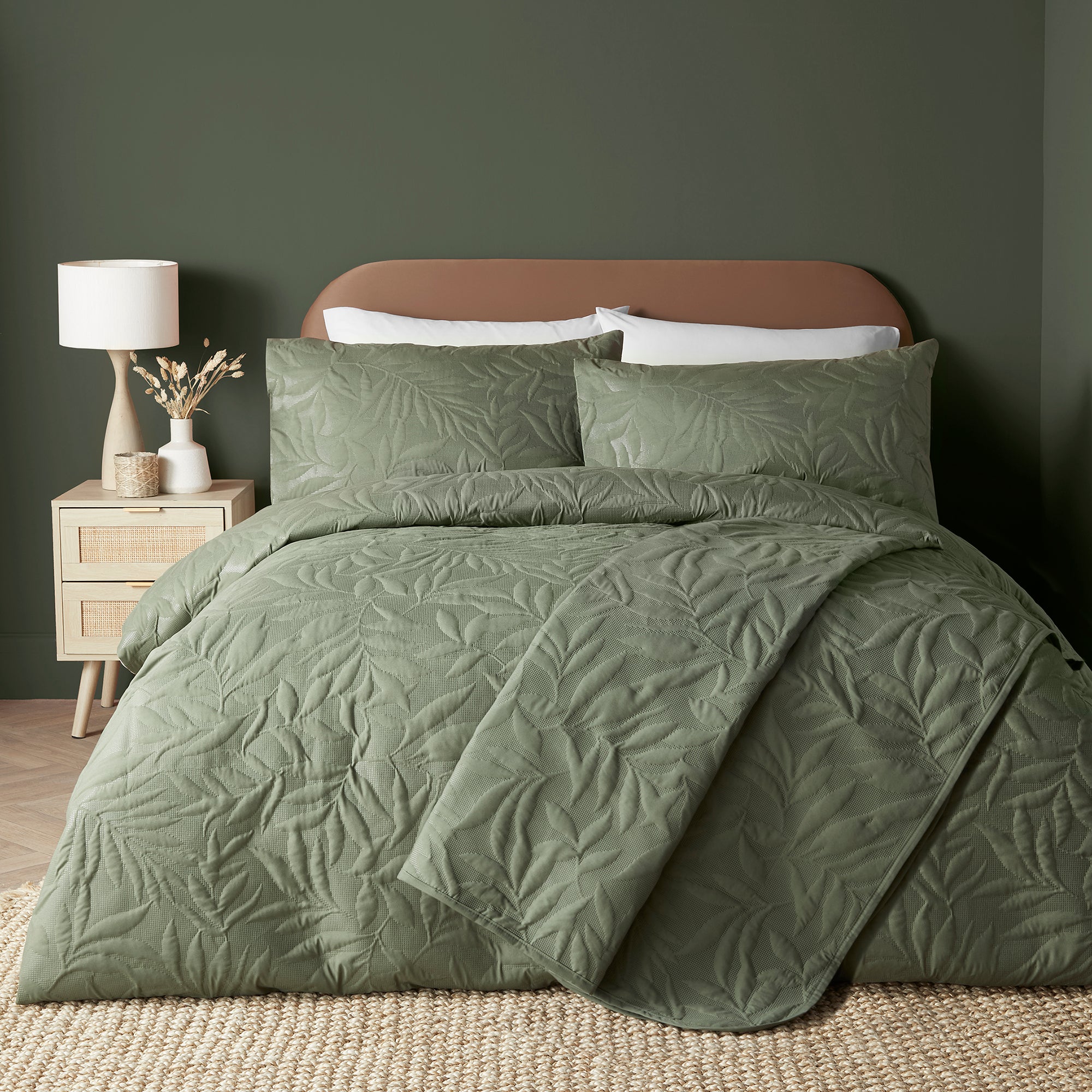 Serene Luana Duvet Cover Set - Dark Green Luxury Bedding, Queen Size, Soft Microfiber, Wrinkle Resistant - Perfect for Master Bedroom, Guest Room & Cozy Home Decor