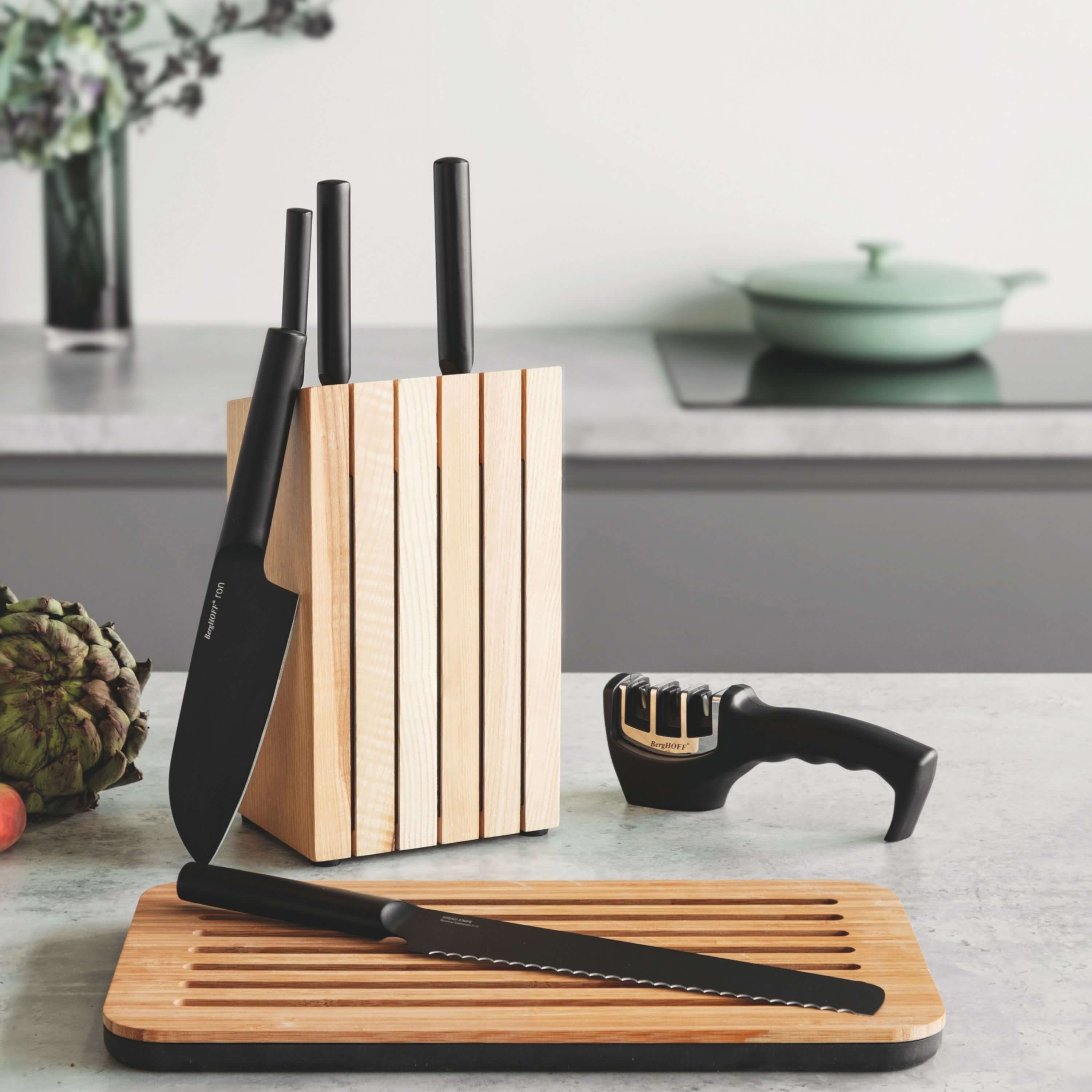 BergHOFF Essentials 3-in-1 ABS Knife Sharpener - Black | Professional Kitchen Tool for Sharpening Knives, Scissors & Serrated Blades | Perfect for Home Chefs & Culinary Enthusiasts