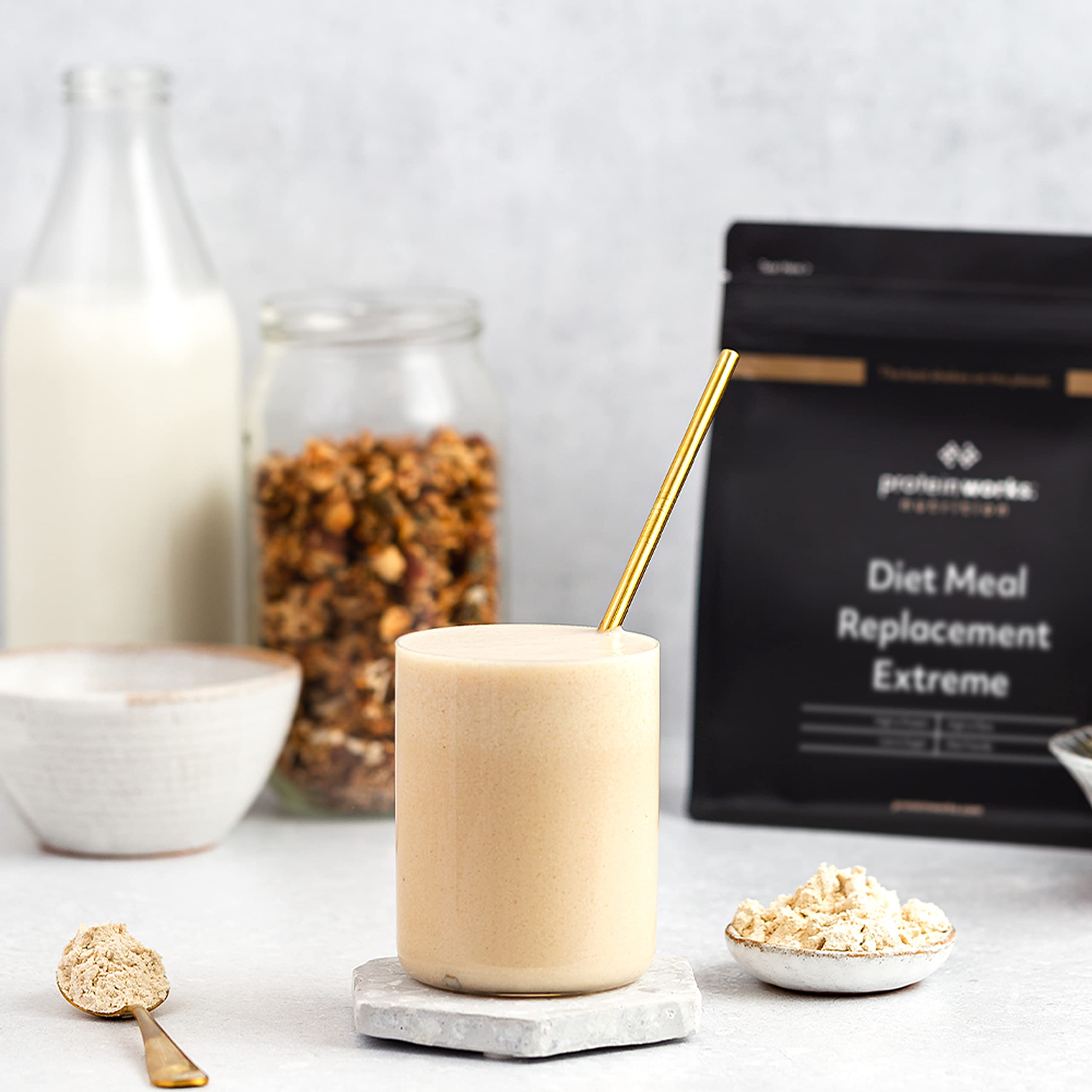 Protein Works - Extreme Diet Meal Replacement Shake | 200 Calorie High Protein Powder for Weight Loss | Banana Smooth Sundae Flavor | 16 Servings (1kg) | Perfect for Post-Workout Recovery & Healthy Meal Prep