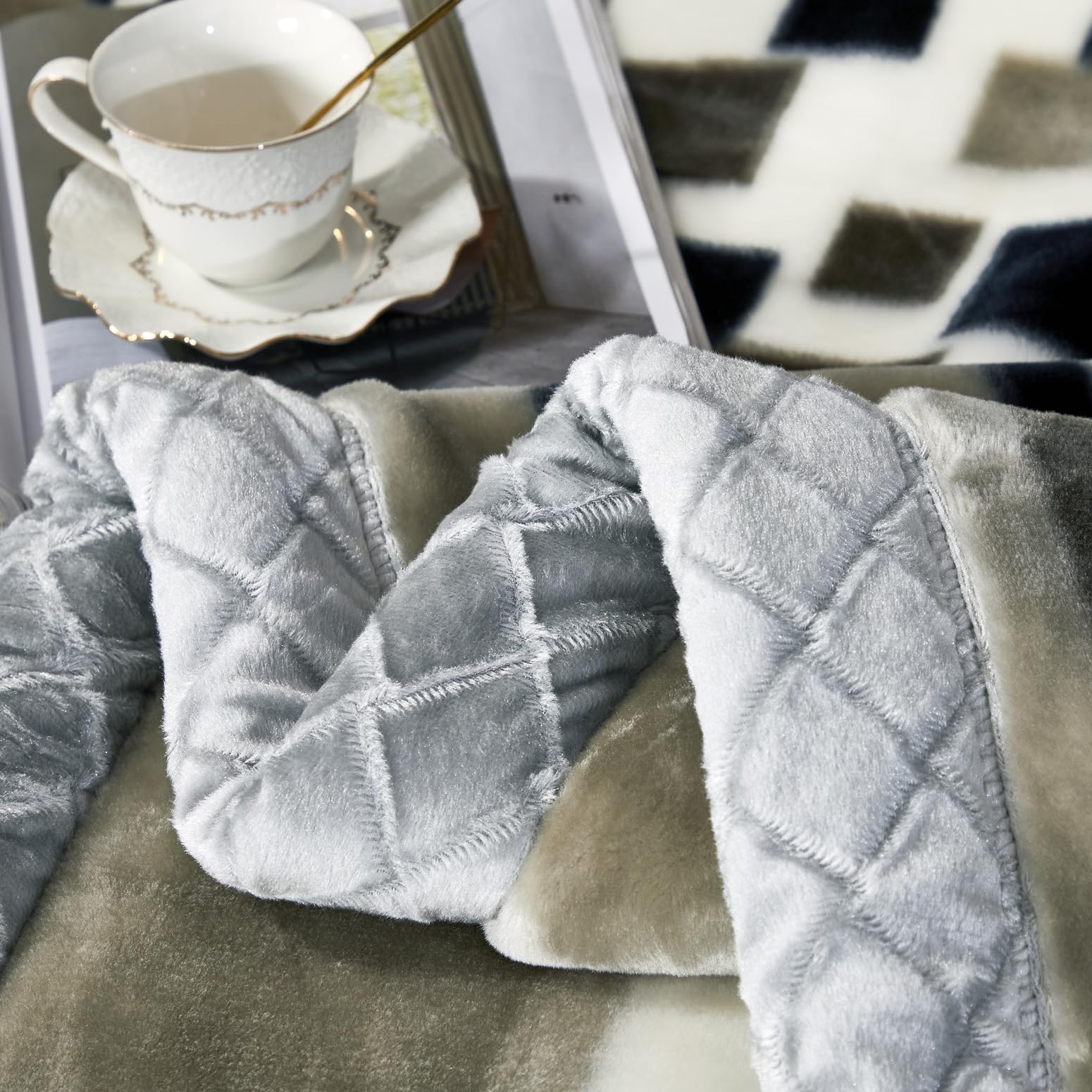 LGYKUMEG Korean Mink Blanket - Ultra Soft & Warm 2-Ply Reversible Fleece Blanket (71
