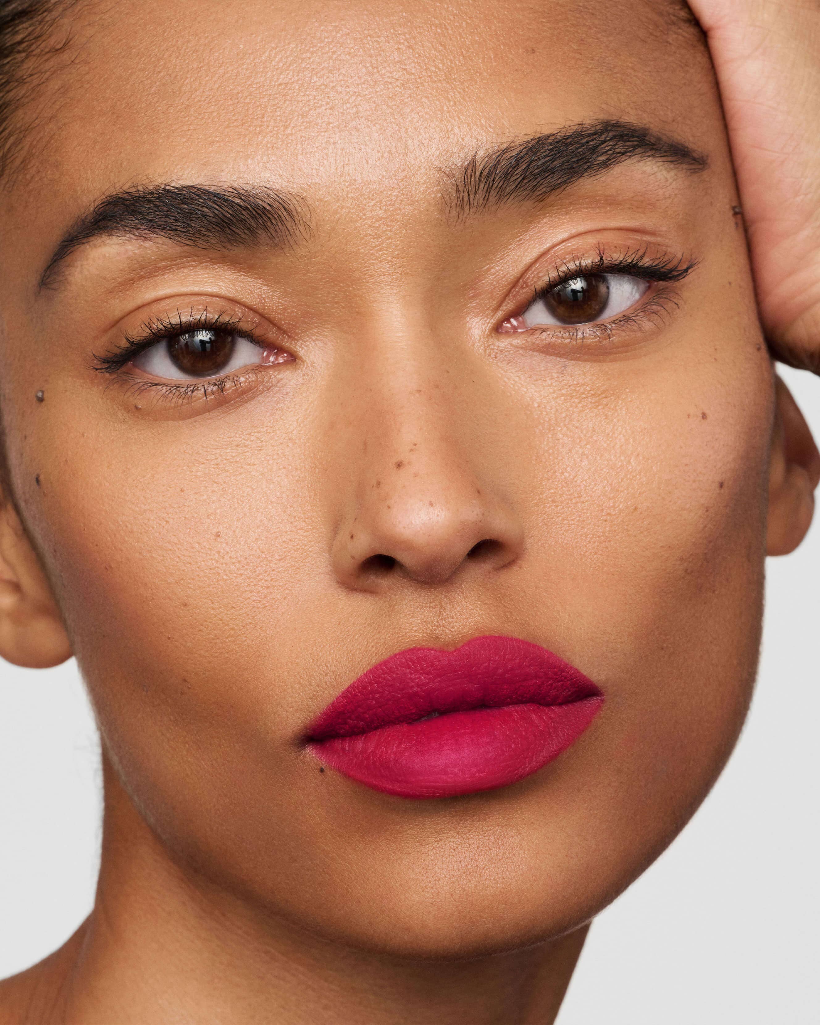 Velvet Matte Lipstick - Long Lasting, Hydrating & Highly Pigmented - Perfect for Everyday Wear & Special Occasions