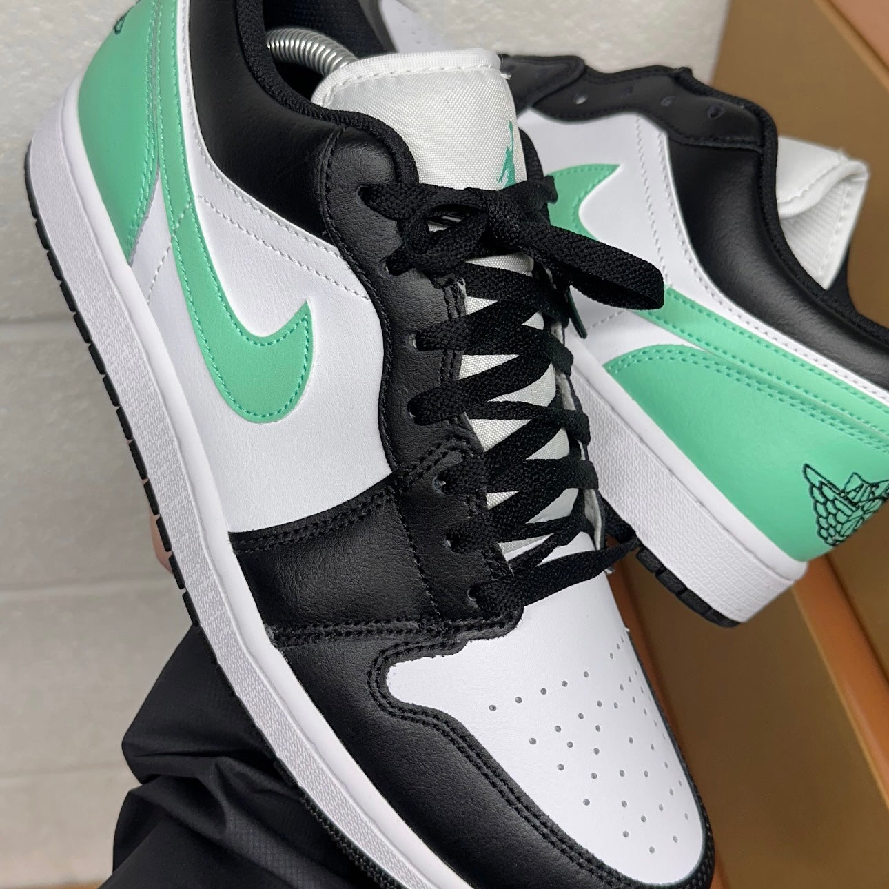 Nike Air Jordan 1 Retro High OG Sneakers - Men's Size UK9.5 & UK10.5 - Basketball Shoes for Streetwear & Casual Style
