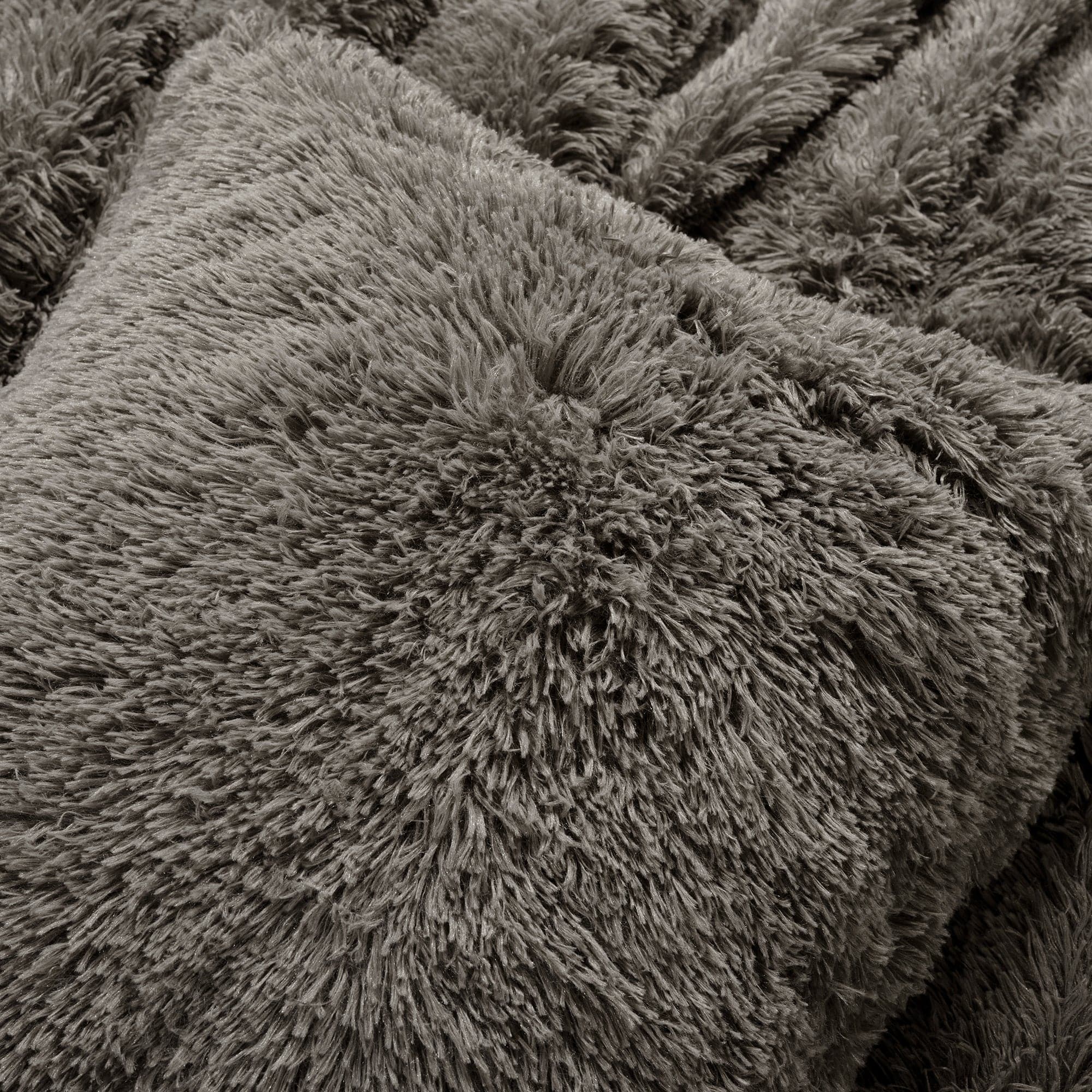 Emma Faux Fur Comforter Set - Soft & Luxurious Bedding Collection for Winter - Queen/King Size - Perfect for Cozy Bedrooms, Guest Rooms & Winter Home Decor