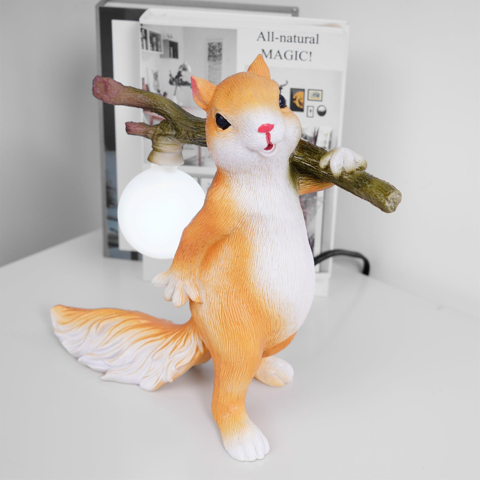 Stylish Squirrel-Shaped Table Lamp - Cute Animal Desk Light for Kids Room, Nursery, or Home Decor - Perfect for Bedside, Study, and Cozy Reading Nook