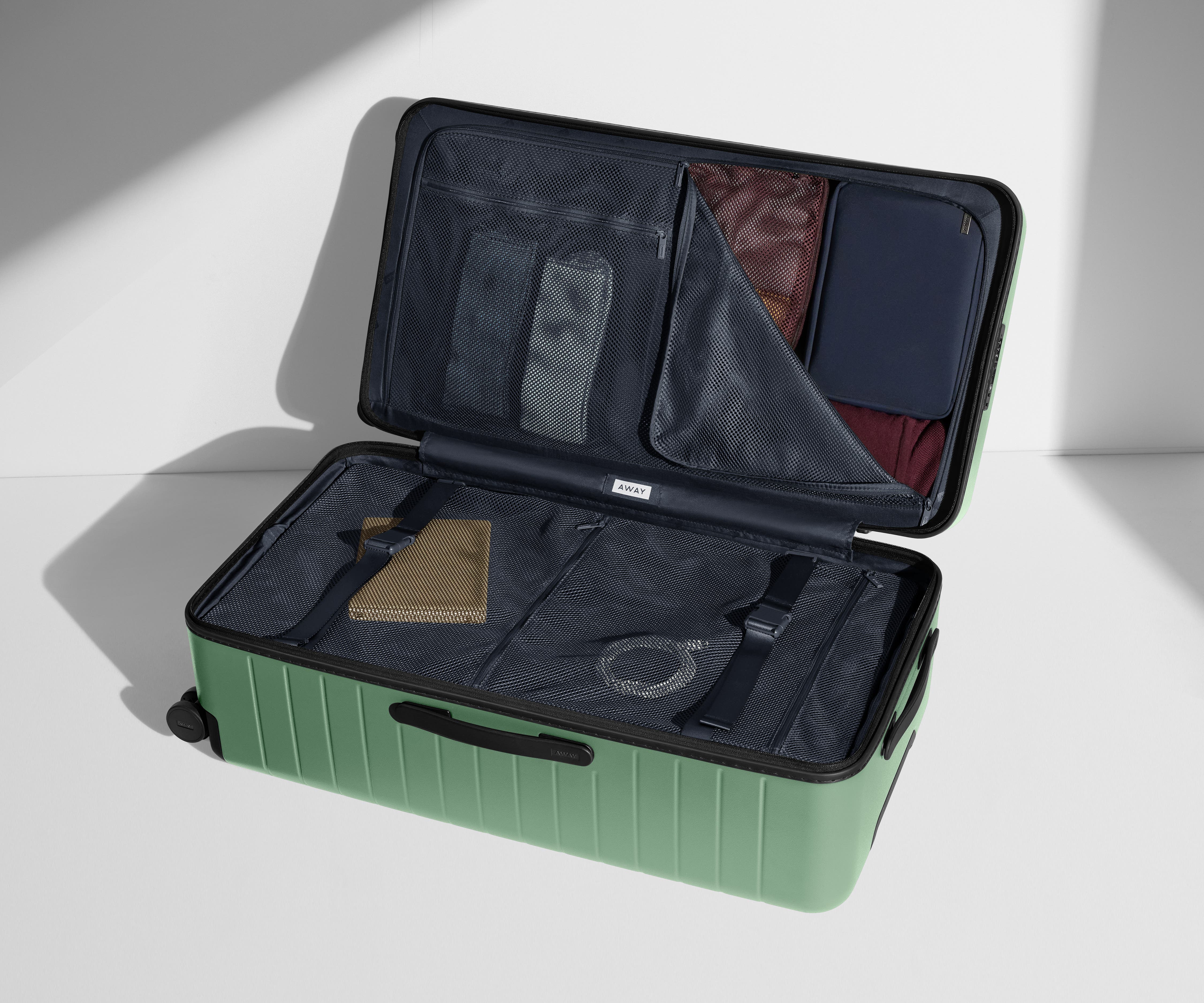Stylish Sea Green Trunk for Travel & Storage - Perfect for Home Organization, Camping & Beach Trips