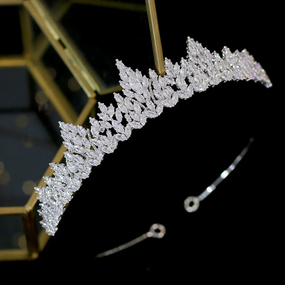 Elegant Crystal Wedding Crown for Bride – Sparkling Headdress Hair Accessory for Bridal Ceremony & Special Occasions