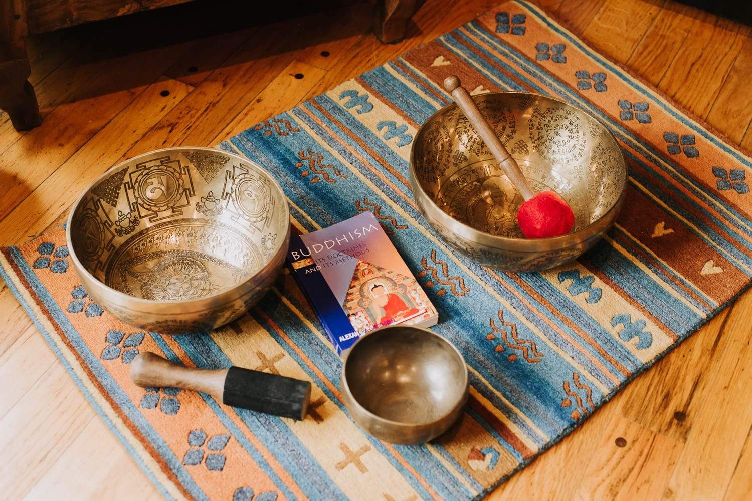 Healing Singing Bowl with Avalokiteshvara Bodhisattva Design - Meditation, Yoga & Spiritual Relaxation Instrument for Home & Temple Use