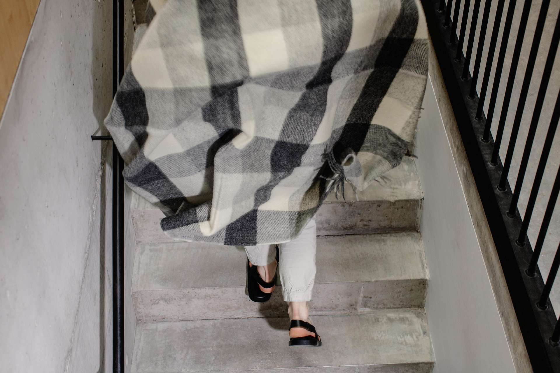 Premium Grey Plaid Ullard Irish Wool Throw Blanket - Soft Warm Wool Blanket for Couch, Bed & Travel - Cozy Home Decor & Gift Idea