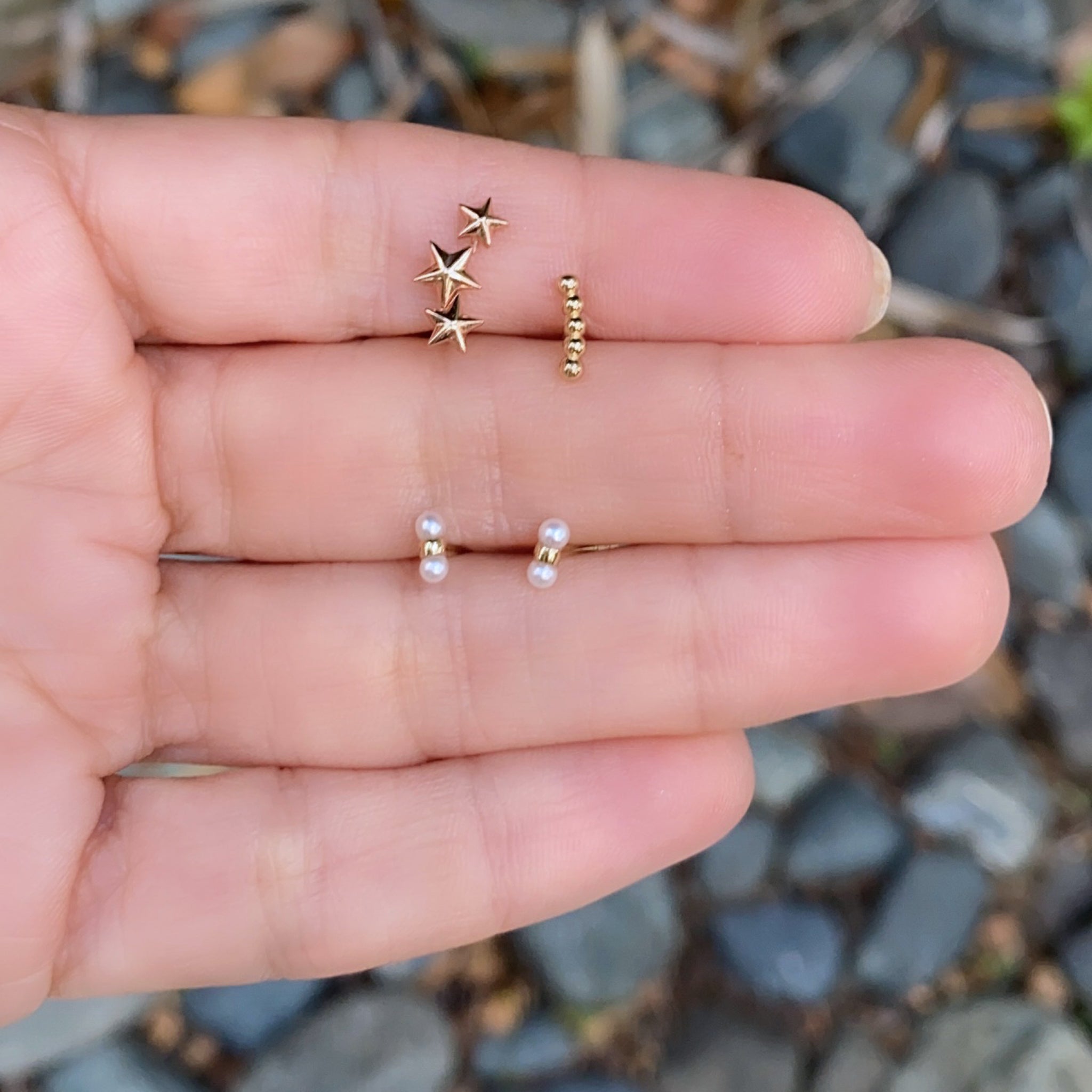 Gold Star Crawler Earrings for Women - Dainty Gold Star Stud Earrings for Cartilage, Helix, or Lobe Piercing - Trendy Minimalist Jewelry Gift for Everyday Wear or Special Occasions