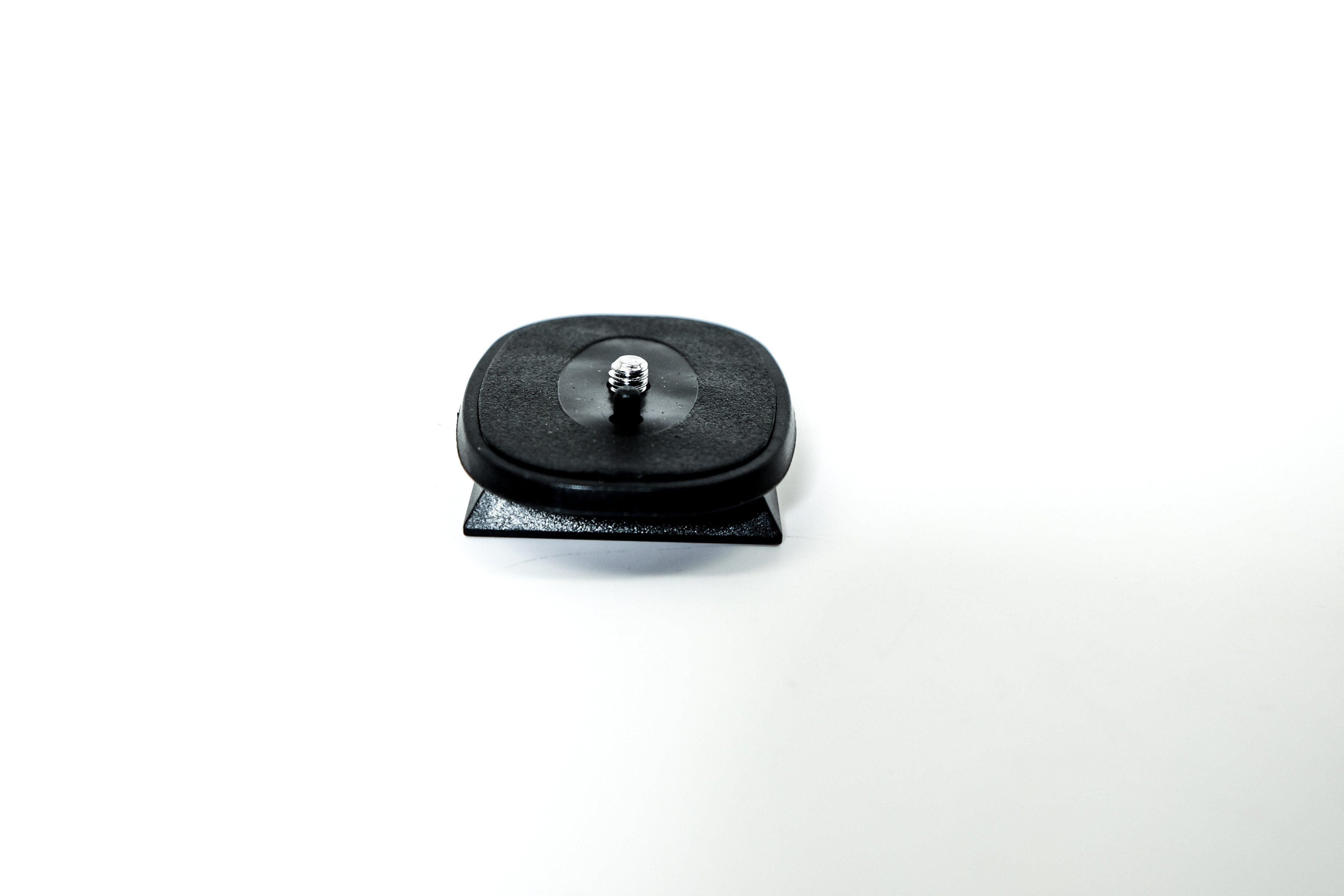 Universal Tripod Replacement Plate - Quick Release Adapter for DSLR, Mirrorless & Video Cameras - Perfect for Photography, Vlogging & Outdoor Shooting