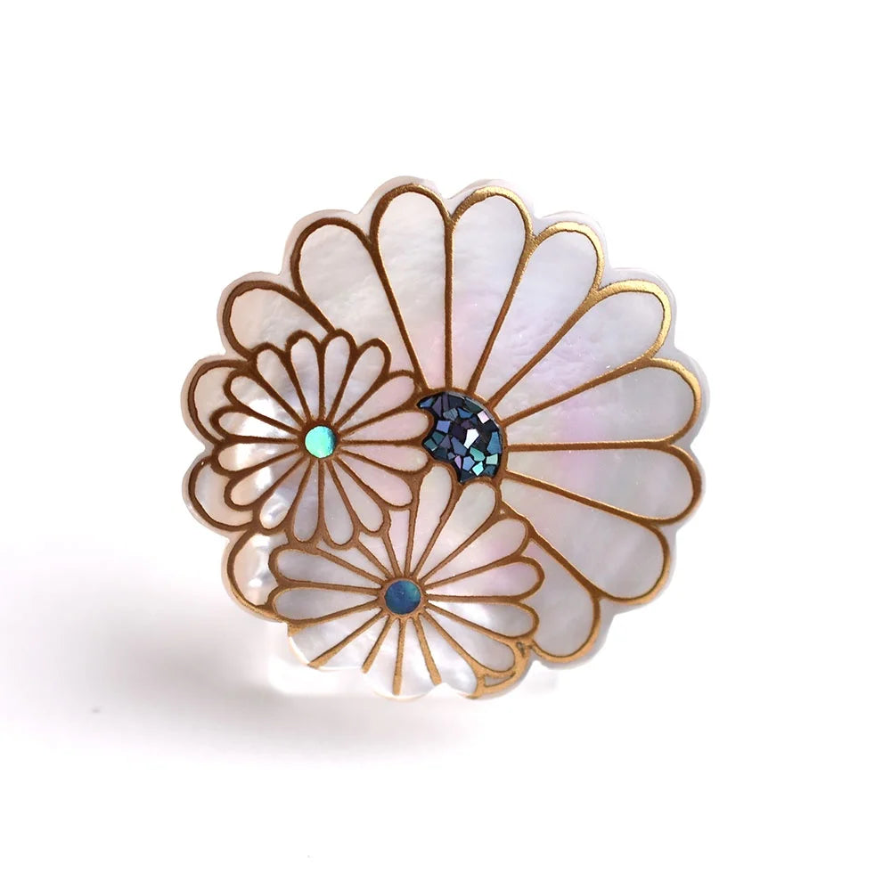 Exquisite Japanese Maki-e Urushi Lacquer Brooch - Handcrafted Water Buffalo Horn & Chrysanthemum Design - Traditional Artisan Jewelry for Women - Perfect for Kimono, Formal Occasions & Cultural Events