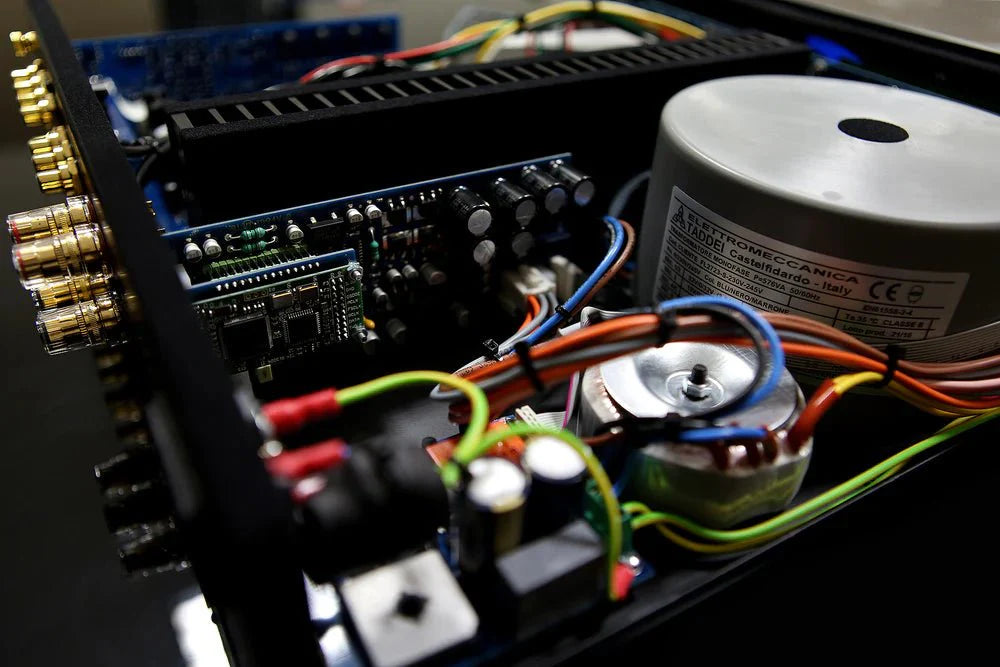 Audia Flight Three S Stereo Integrated Amplifier - High-End Audio System for Home Theater & Music Listening | Perfect for Audiophiles & Hi-Fi Enthusiasts