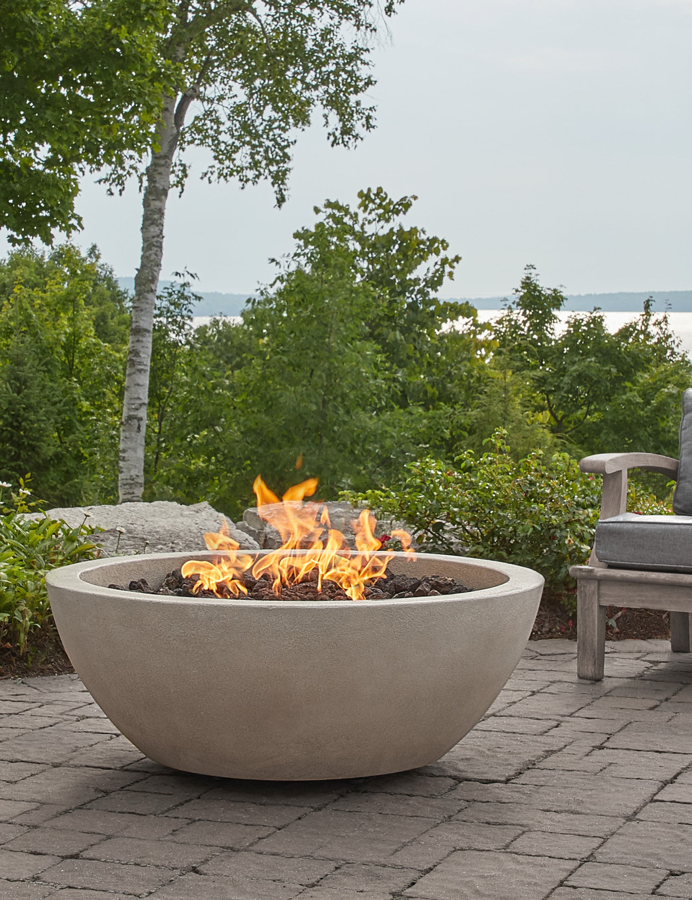 Benno Fire Bowl - Outdoor Fire Pit for Camping, Backyard, Patio & Garden - Portable & Durable Steel Fire Bowl for Wood Burning - Perfect for Bonfires, BBQs & Outdoor Gatherings