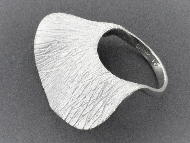 Elegant Silver Wave Ring for Women - Medium Size Stackable Boho Jewelry - Perfect for Casual Wear, Beach Outfits & Layering