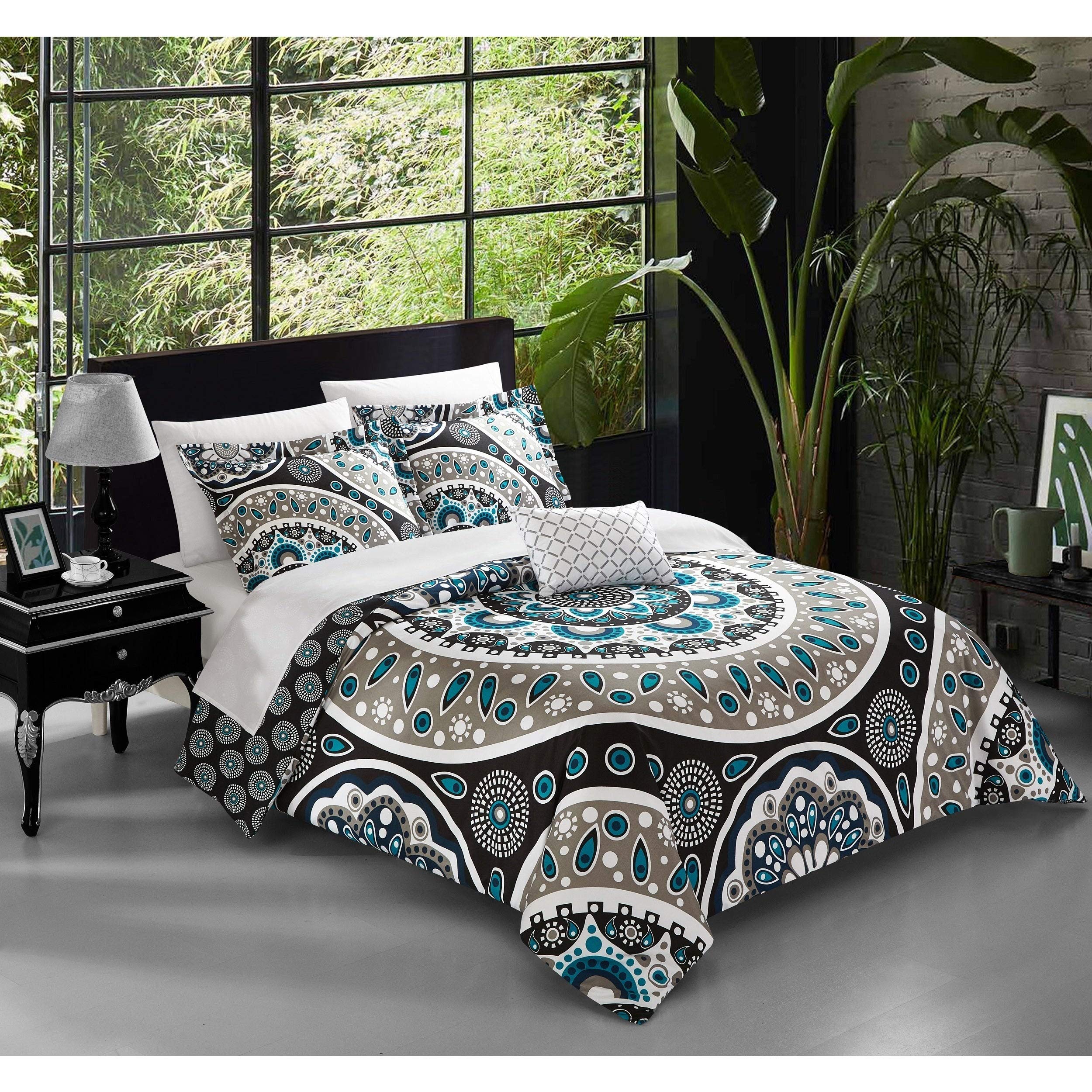 Stylish Andalusia Black 4-Piece Reversible Quilt Set King Size - Soft Bedding Comforter for Luxurious Bedroom Decor & Cozy Sleep