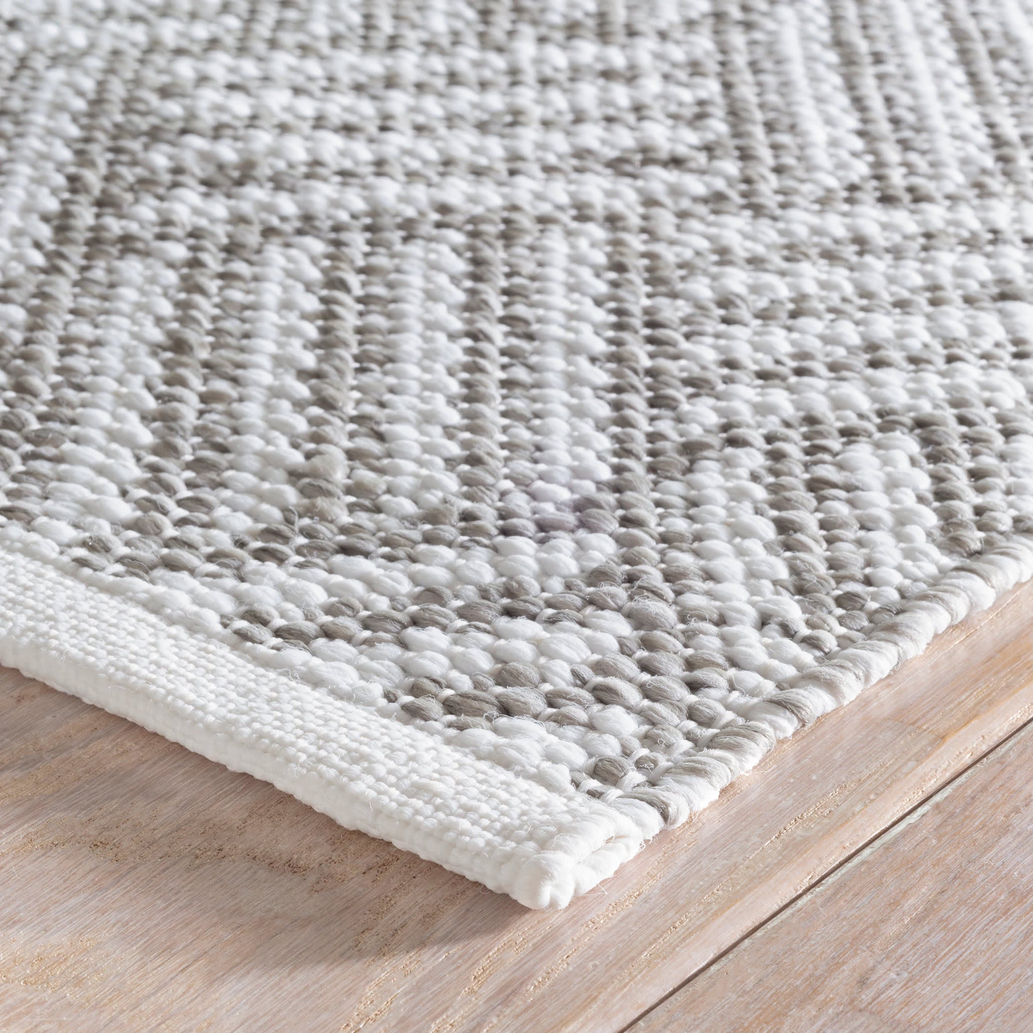Handwoven Crisscross Indoor/Outdoor Area Rug - Platinum | Perfect for Living Room, Patio, or Bedroom Decor