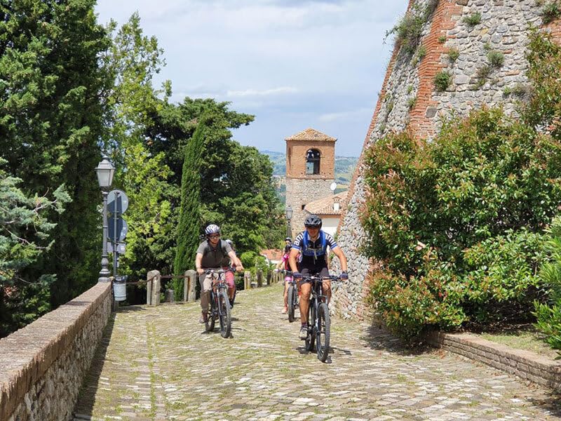 Smart Gift Box - 3-Course Dinner & E-Bike Rental in Rimini Hills - Unique Gift Ideas for Food & Adventure Lovers - Perfect for Anniversaries, Birthdays & Romantic Getaways