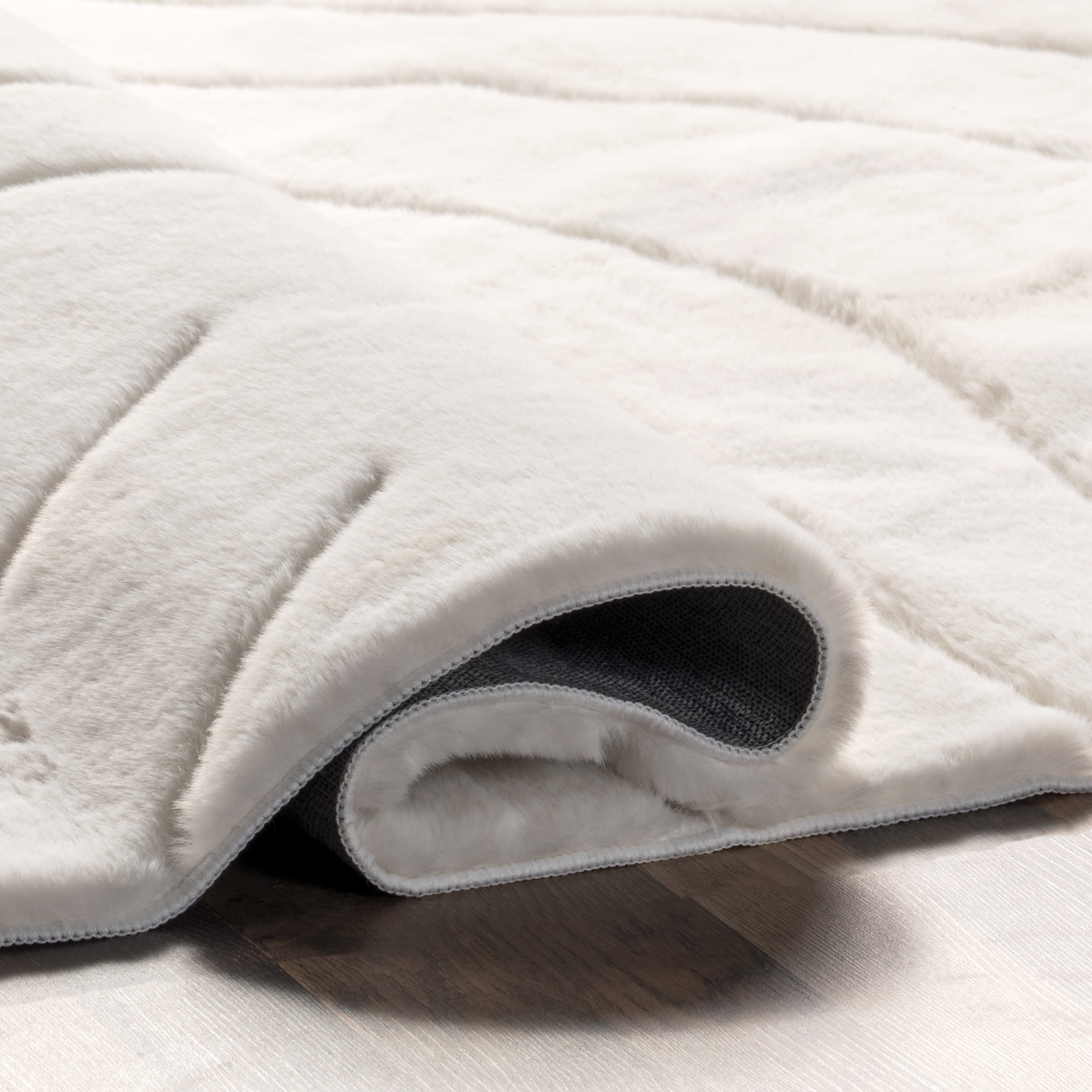 Doretta Waves Washable Faux Rabbit Fur Rug - Soft Plush White Shaggy Area Rug for Living Room, Bedroom & Nursery Decor