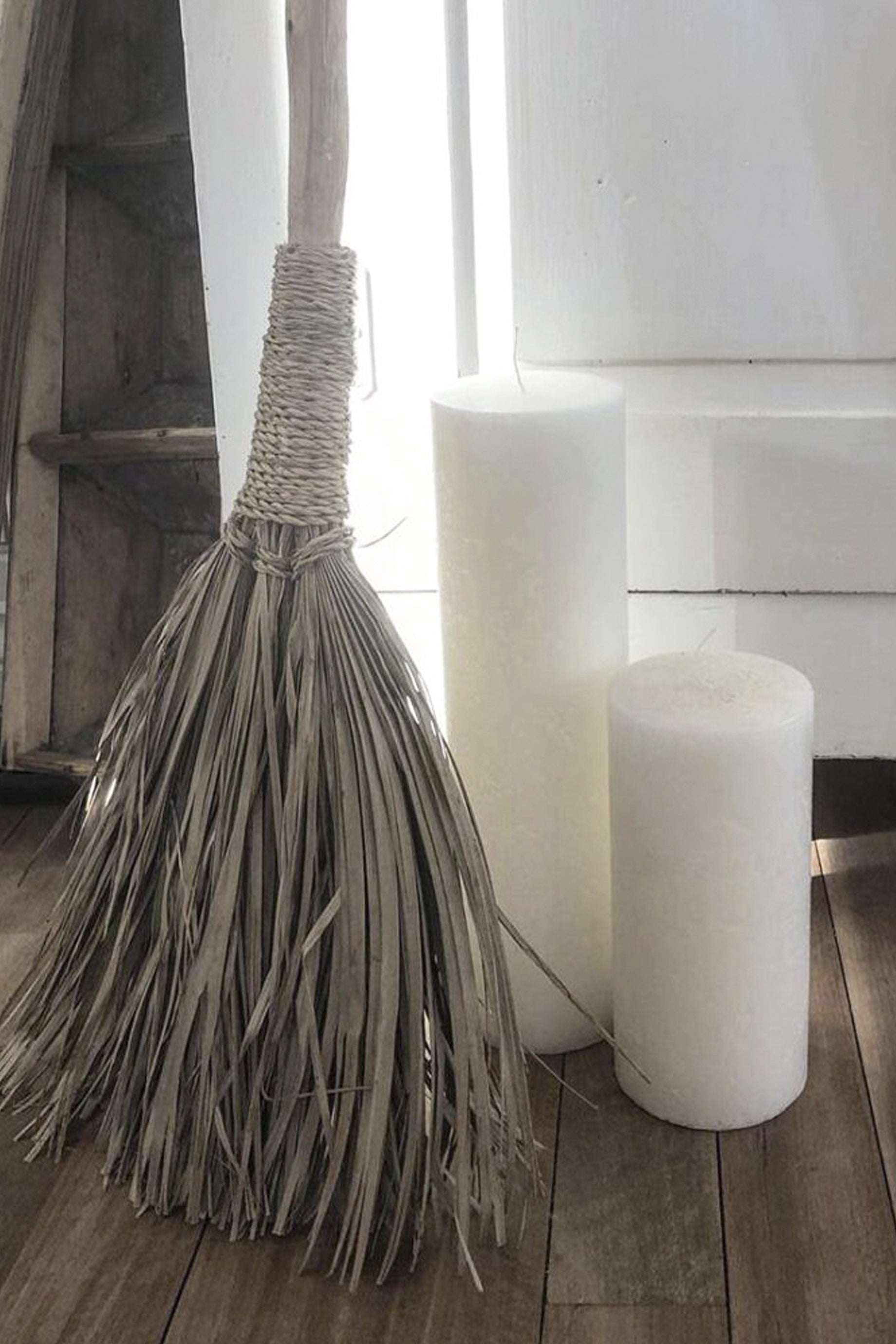 Husk Chapel Candle Ivory - Premium Beeswax Church Candles for Religious Ceremonies, Weddings & Home Decor