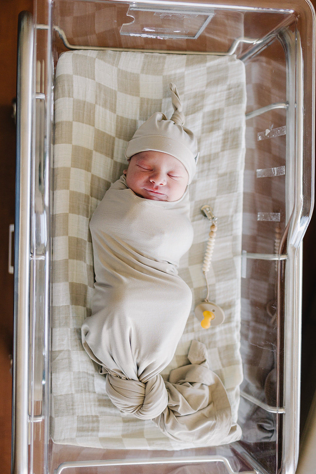 Soft Taupe Checkered Muslin Swaddle Blanket for Babies - Breathable & Lightweight Baby Wrap for Newborns, Perfect for Swaddling, Nursing, Stroller & Photo Shoots
