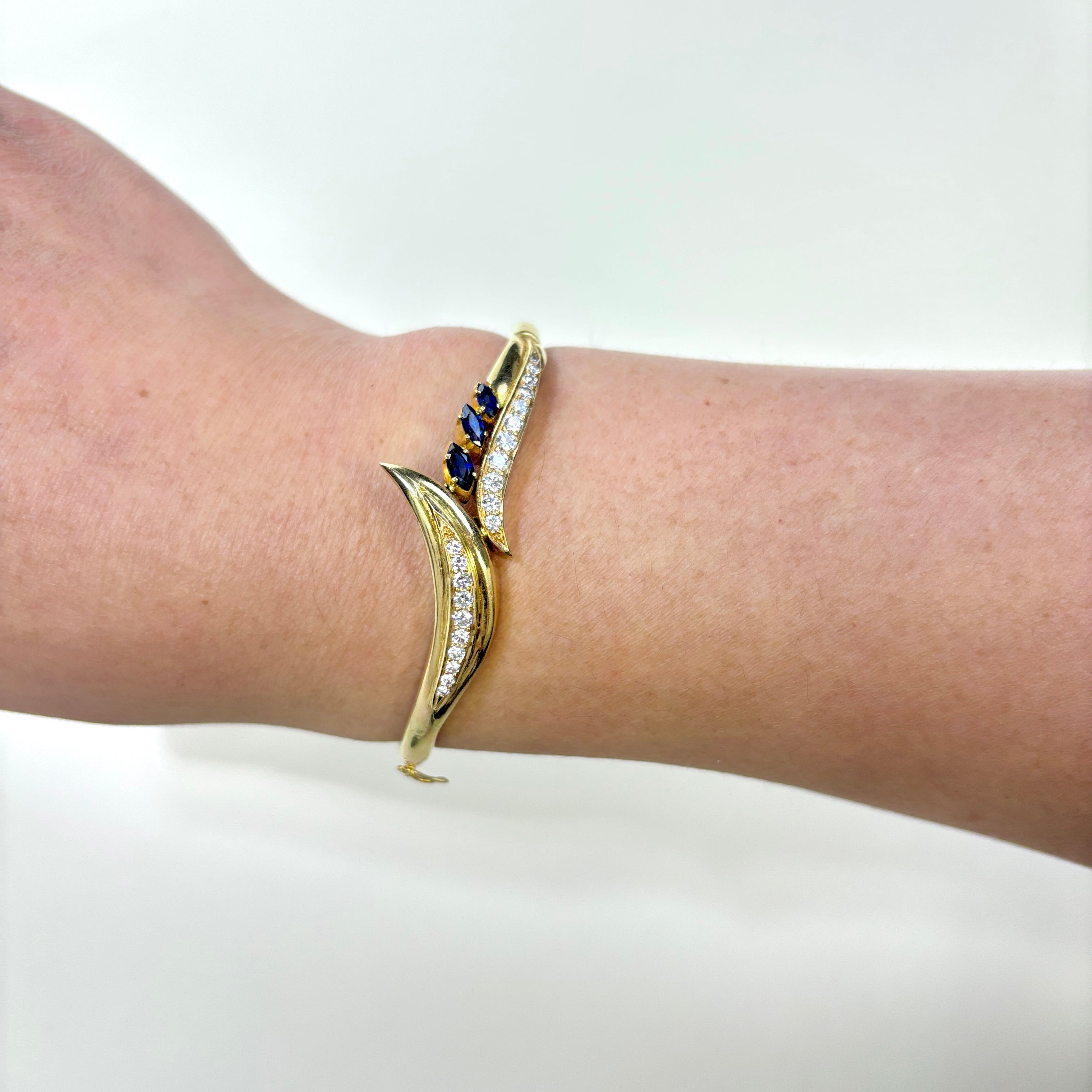 18K Yellow Gold Sapphire & Diamond Bangle Bracelet - 0.91ctw Sapphire & 0.53ctw Diamond - Size 6.5 - Elegant Jewelry for Women's Wedding, Anniversary & Special Occasions