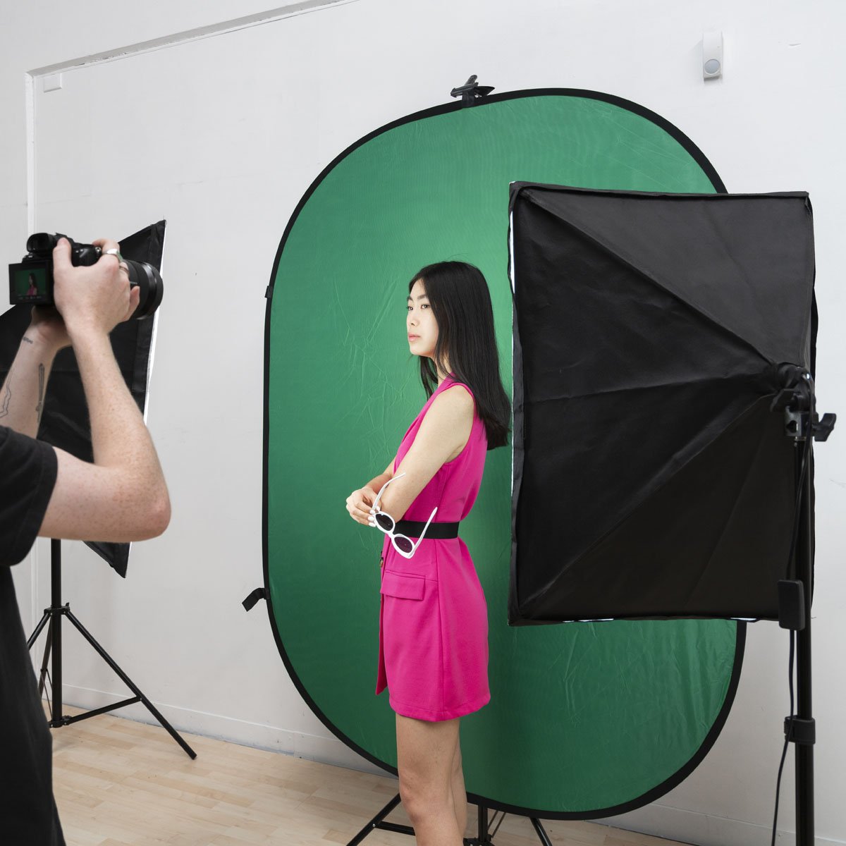 Chroma Key Green & Blue Double-Sided Nylon Pop-Up Backdrop with Stand & Peg Kit (1.5x2.1M) - Perfect for Photography, Video Streaming, and Virtual Backgrounds