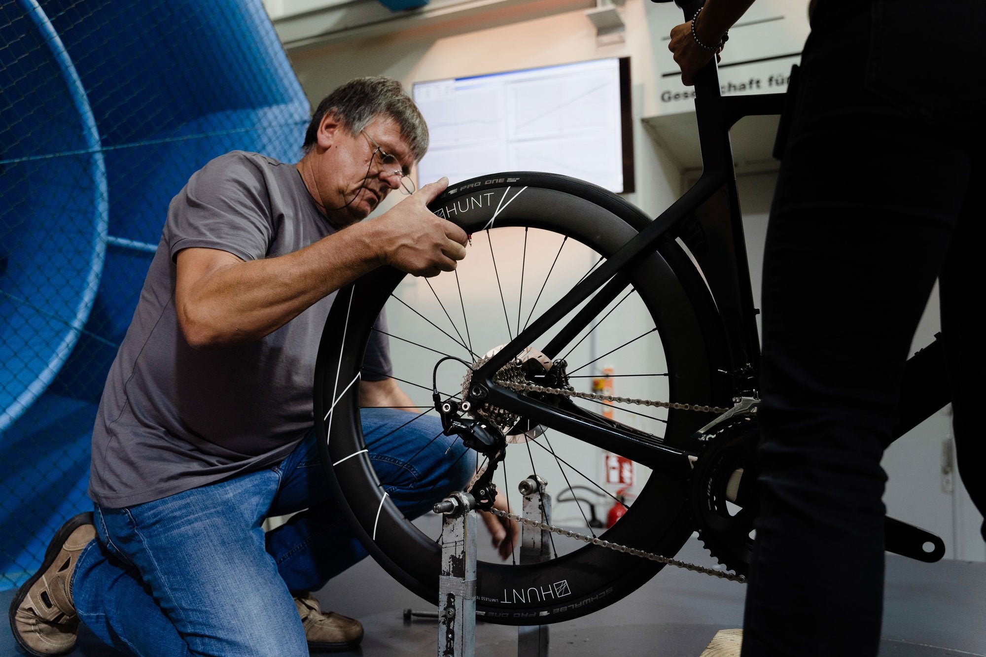 HUNT 60 Limitless Aero Disc Wheelset - Carbon Road Bike Wheels for Speed & Performance | Perfect for Racing, Triathlon & Endurance Cycling