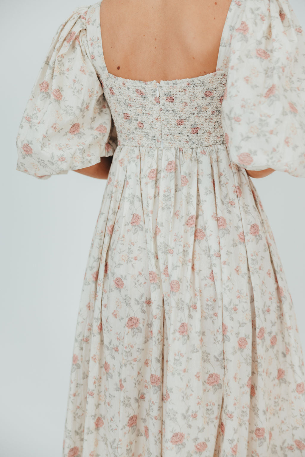 Harlow Maxi Dress in Off White Floral - Bump Friendly Maternity Dress & Inclusive Sizing (S-3XL) | Perfect for Pregnancy, Beach Vacations & Summer Weddings