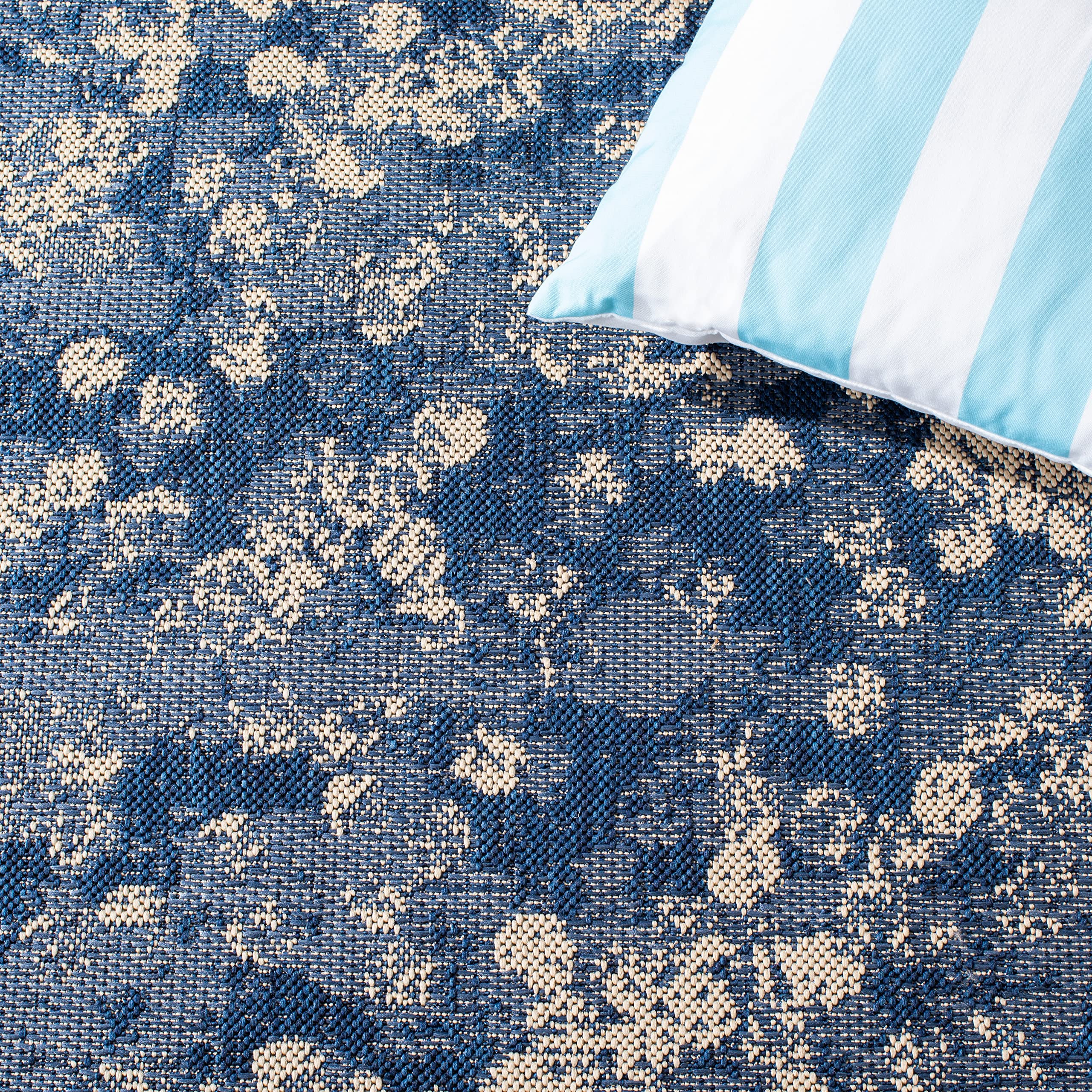 SAFAVIEH Courtyard Collection 6'7