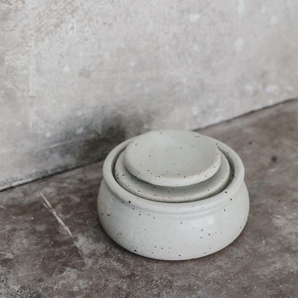 Premium Ceramic Butter Keeper with Lid - Airtight Butter Dish for Fresh Spreadable Butter - Perfect for Kitchen Countertop, Dining Table & Breakfast Buffet