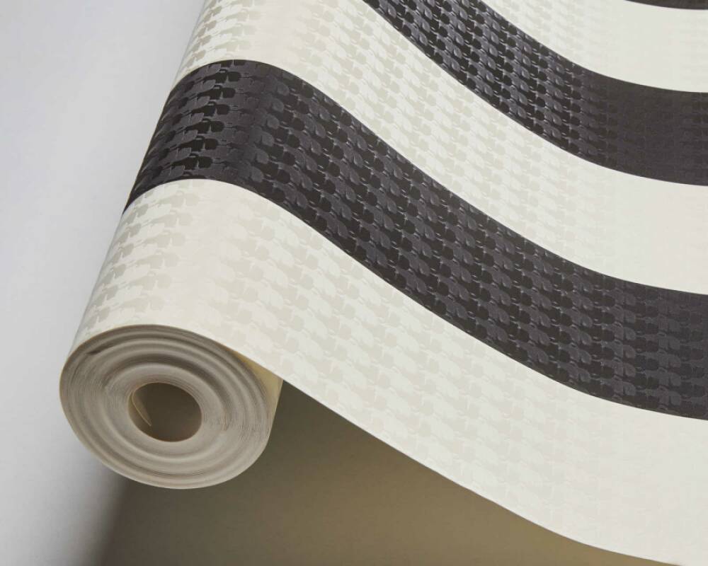 Karl Lagerfeld Striped T-Shirt for Men - Classic Fashion Stripes Design - Perfect for Casual Wear & Street Style Outfits