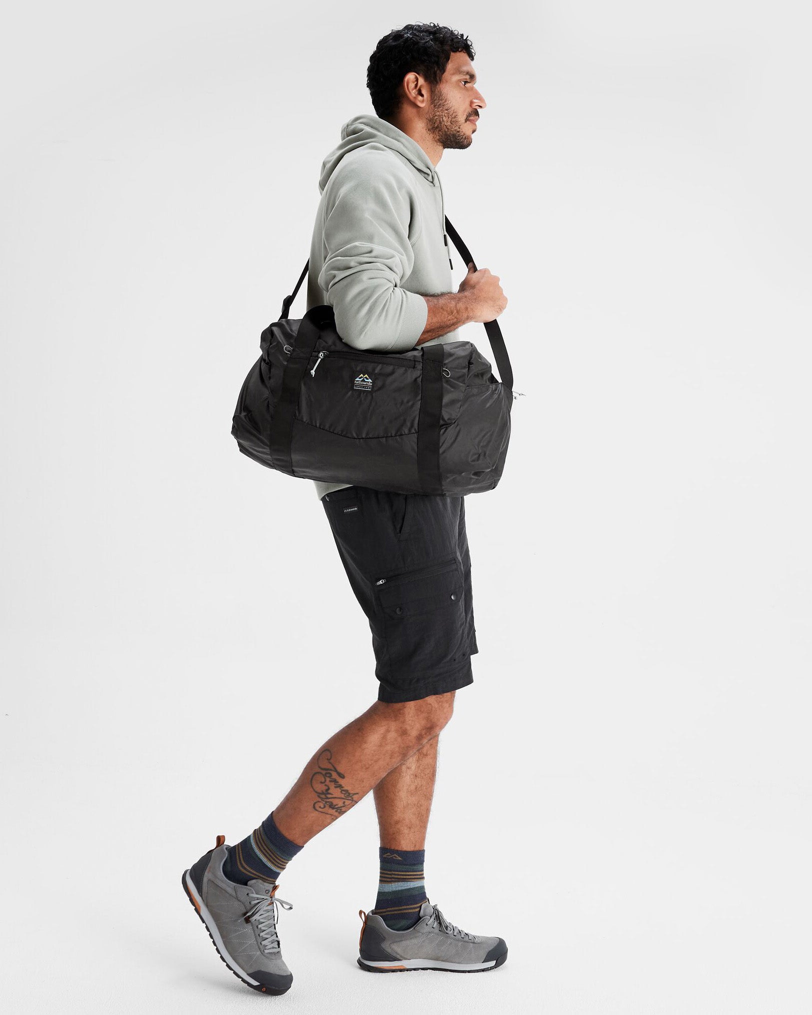 Pack&Go Duffel Bag - Black Stingray Pattern Waterproof Travel Duffel for Gym, Weekend Trips & Outdoor Adventures