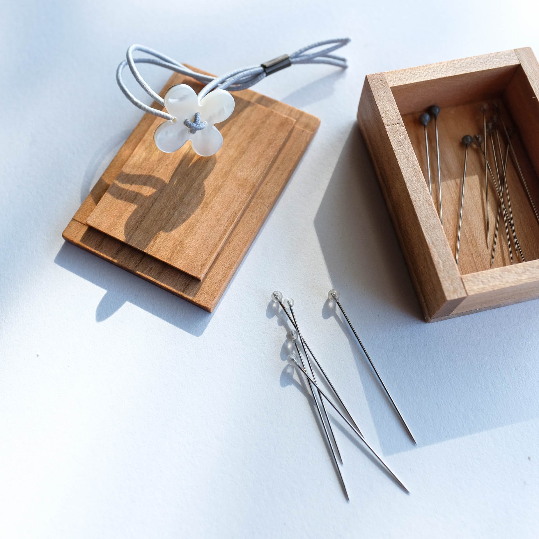 Premium Glass Head Sewing Pins Set in Elegant Cherry Wood Box - Perfect for Quilting, Dressmaking & Fabric Crafts