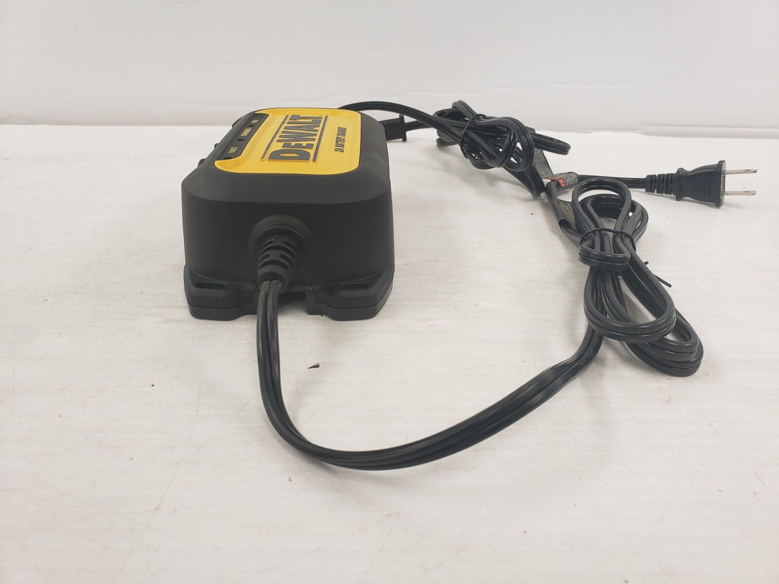 DEWALT DXAEC2CA 20V MAX Lithium-Ion Battery Charger - Fast Charging for DEWALT 20V Power Tools - Perfect for Construction Sites & DIY Projects