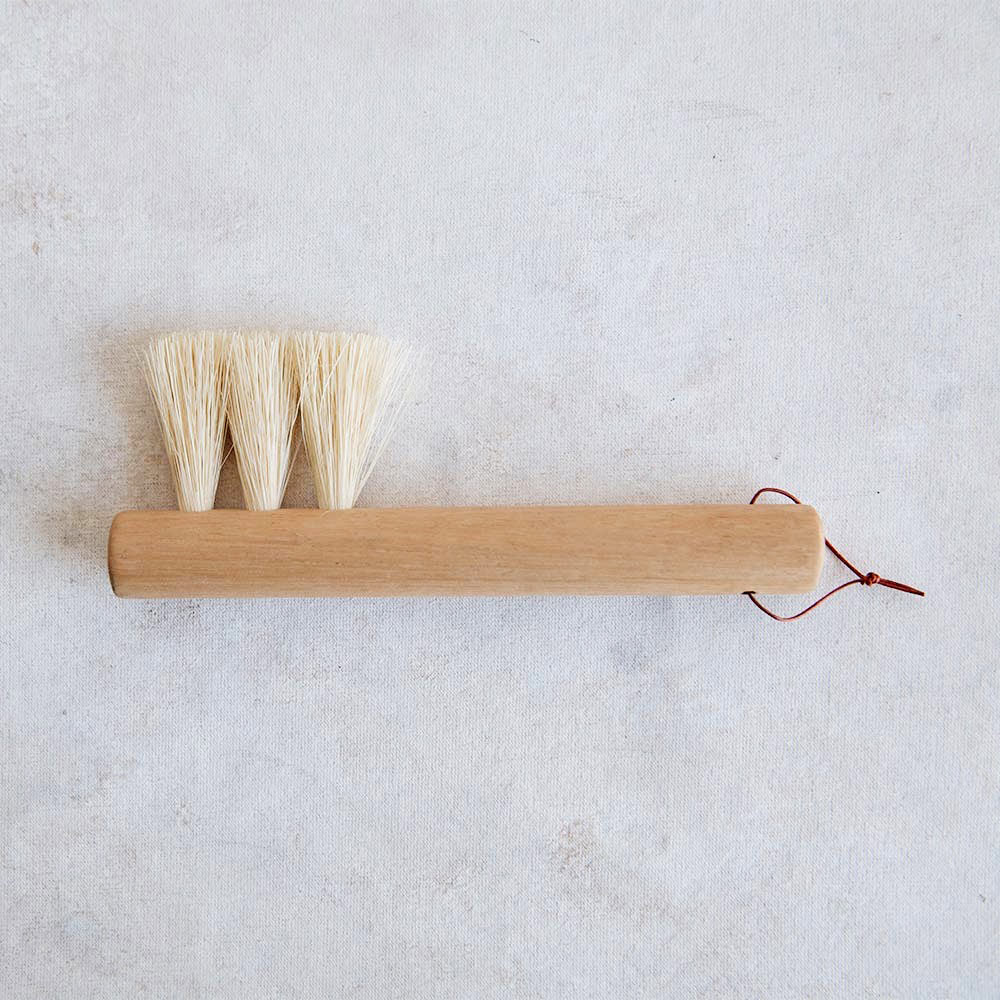 MT0960 Small Wooden Counter Brush - Natural Wood Handle, Compact Size for Kitchen, Bathroom & Office Cleaning - Perfect for Countertops, Sinks & Small Surfaces