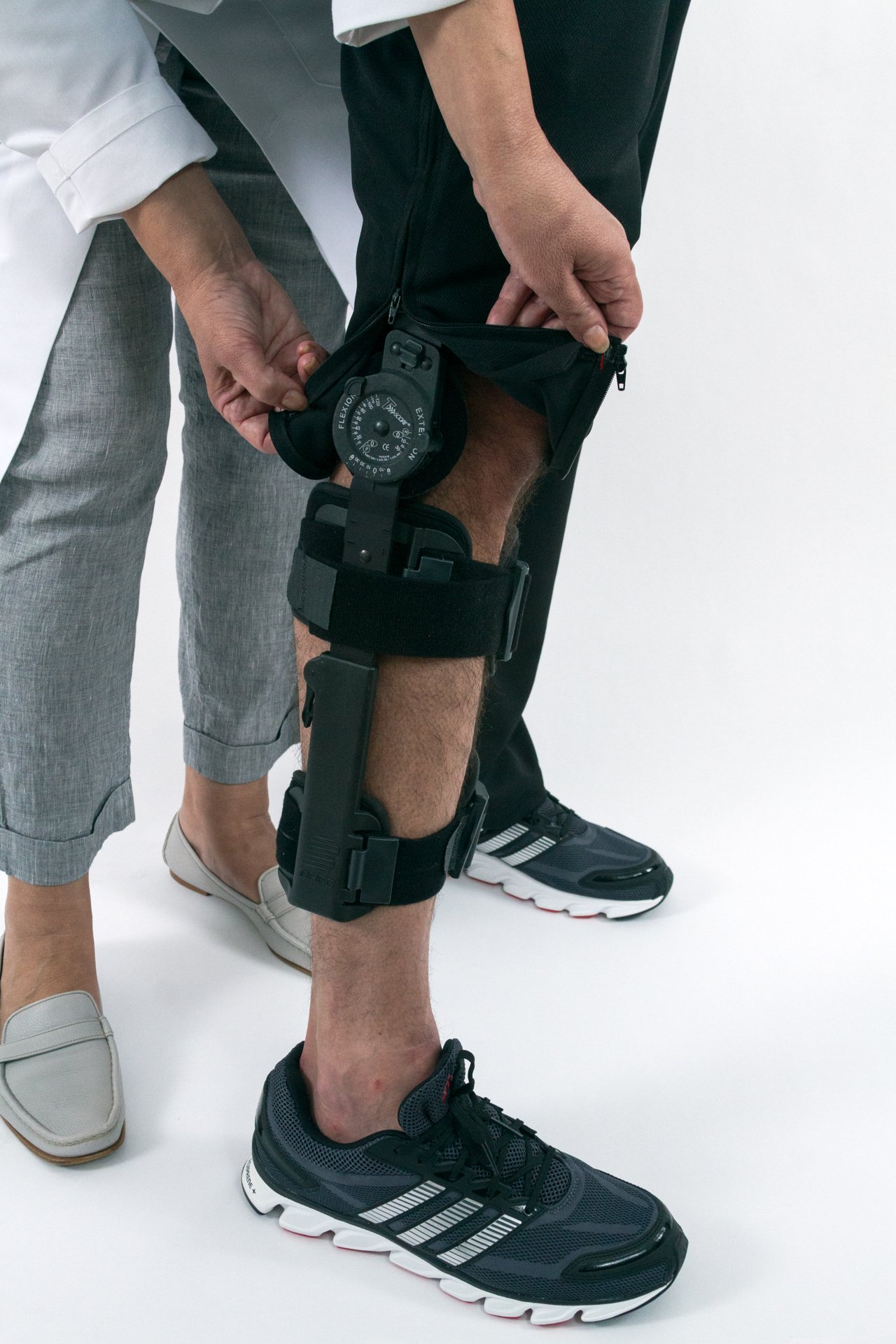 Post Surgery Tearaway Shorts with Full Length Side Zipper - Adaptive Unisex Incontinence Shorts for Recovery & Comfort - Ideal for Post-Op Care, Elderly & Disabled Use