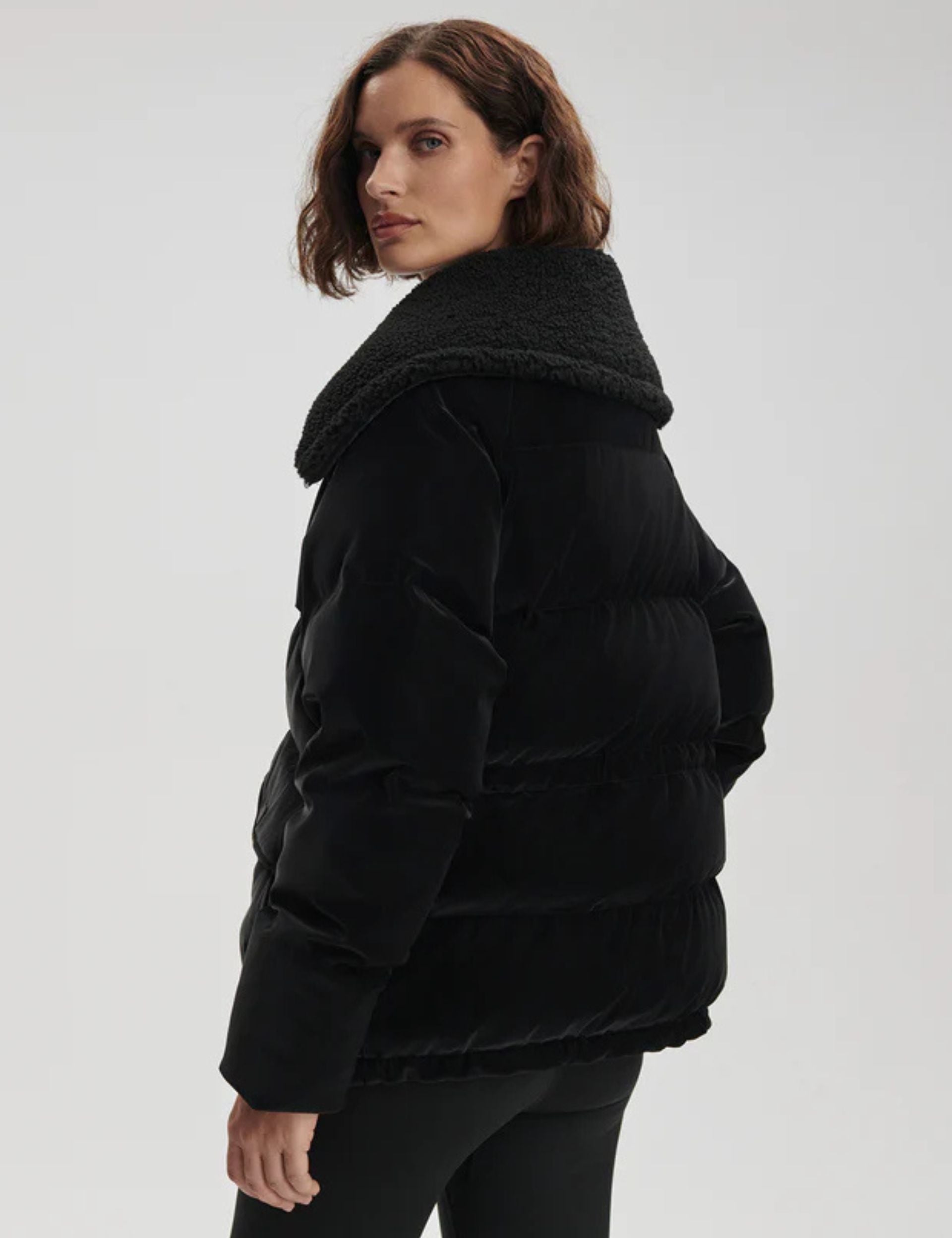 Roseville Down Jacket - Black | Lightweight Warm Winter Coat for Men & Women | Perfect for Skiing, Hiking & Cold Weather
