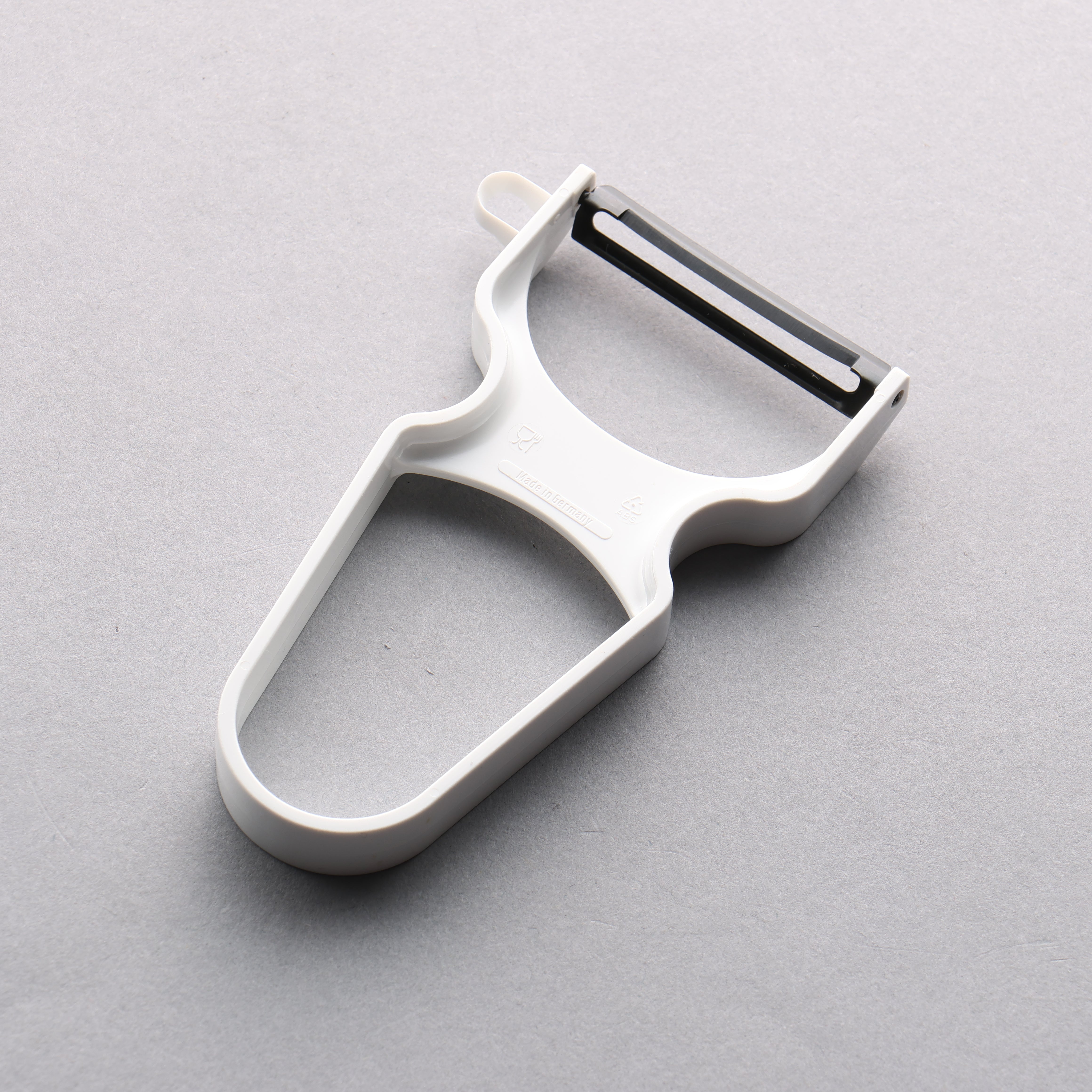 Premium Ritter Carbon Steel Peeler - Ultra Sharp Stainless Steel Blade for Effortless Peeling - Perfect for Fruits, Vegetables & Meal Prep in Kitchen & Cooking
