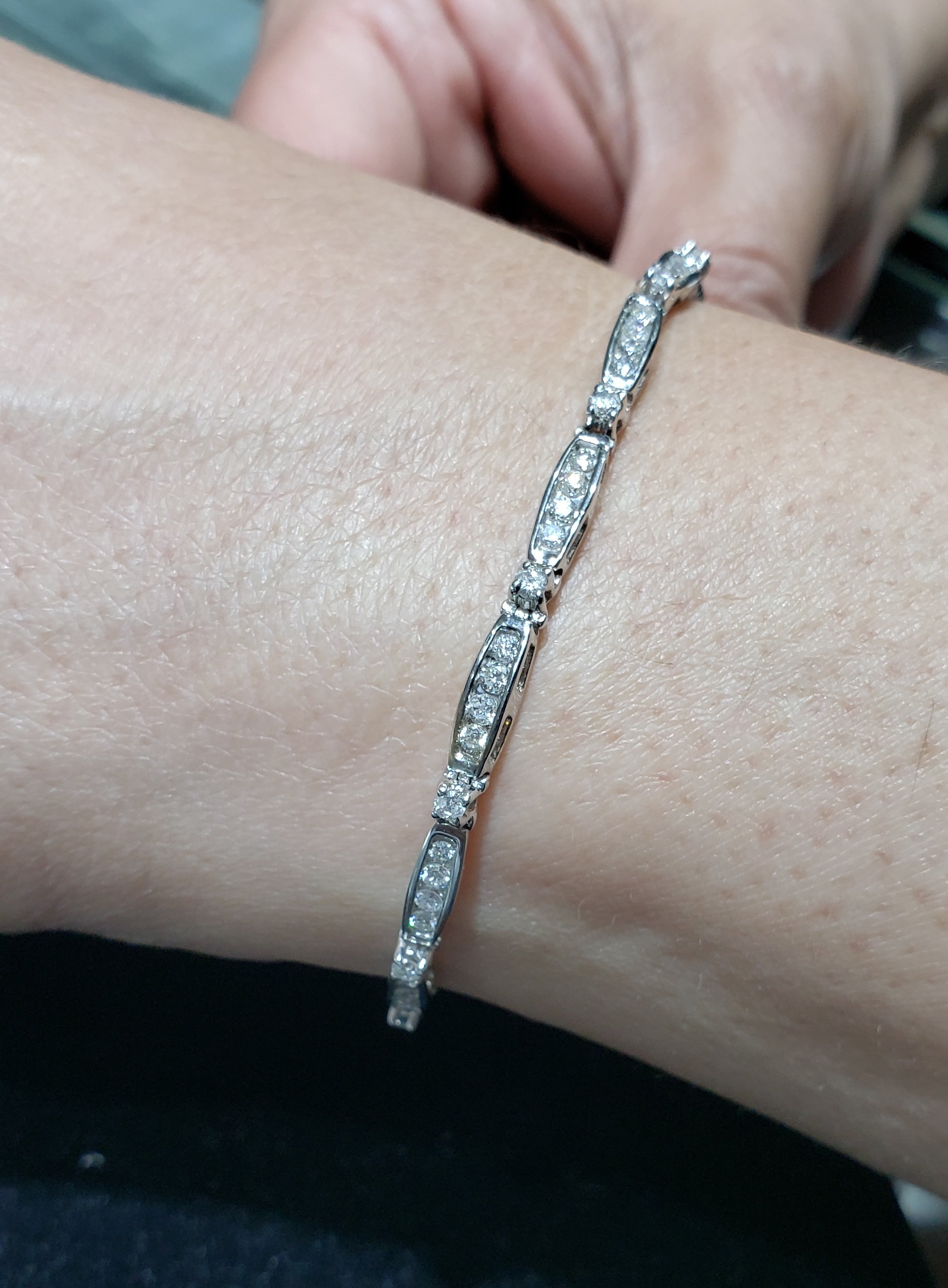 2CT Channel Set Diamond Tennis Bracelet for Women - Elegant & Sparkling Jewelry for Parties, Weddings & Special Occasions
