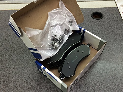 Mopar V1013350AC Front Disc Brake Pad Kit - High Performance Brake Pads for Jeep, Dodge, Chrysler Vehicles - Perfect for Off-Roading & Daily Commuting