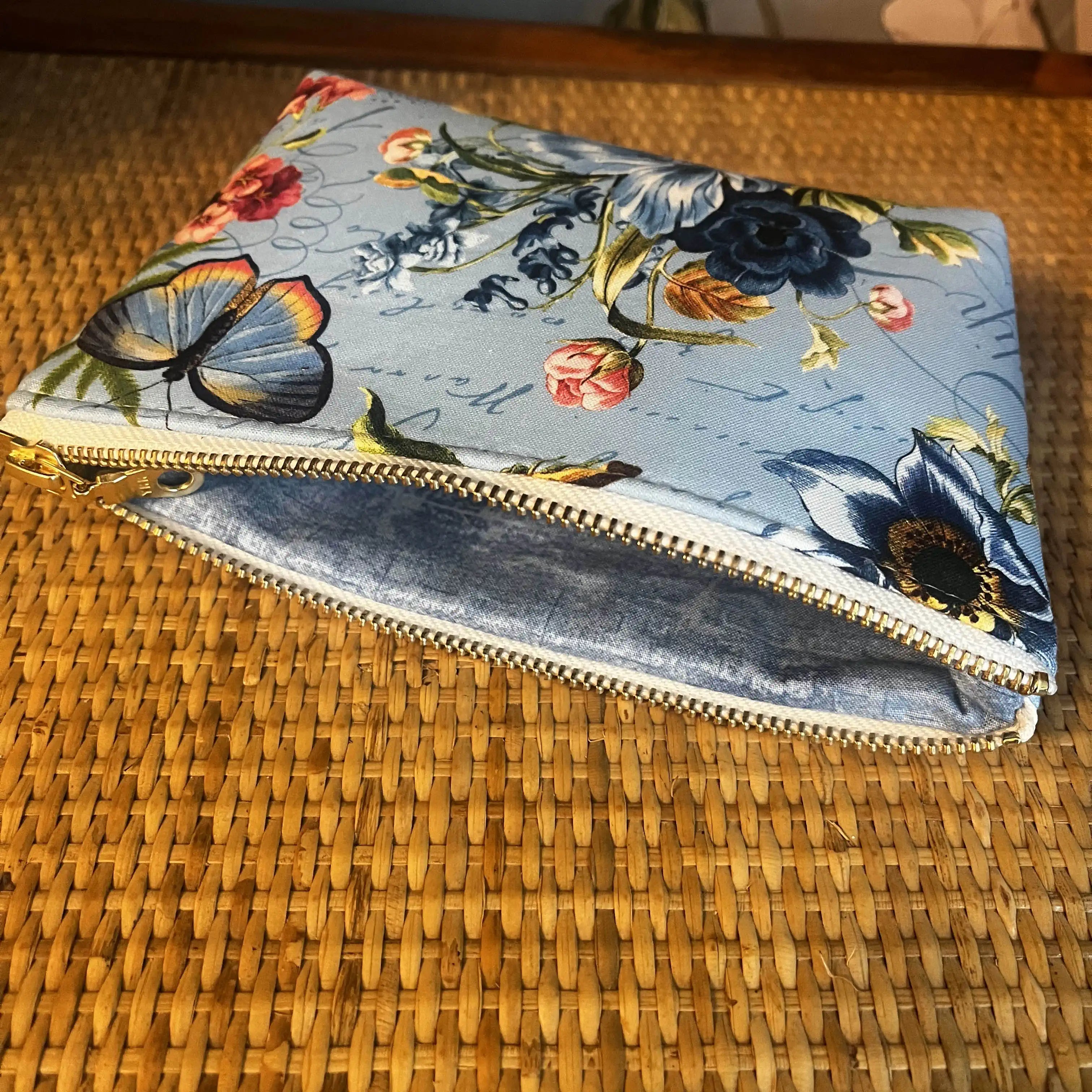 Small Blue Butterfly Print Carry All Bag - Lightweight & Durable Tote for Women, Travel, Beach, Shopping & Daily Use