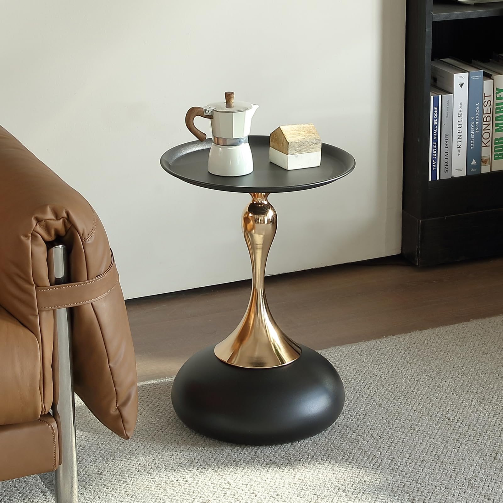 Seonyou Small Round End Table - Modern Black Metal Pedestal Side Table with Fluted Circle Design, Minimalist Accent Table for Living Room, Bedroom, Office | Perfect as Drink Table, Nightstand or Decorative Furniture for Small Spaces