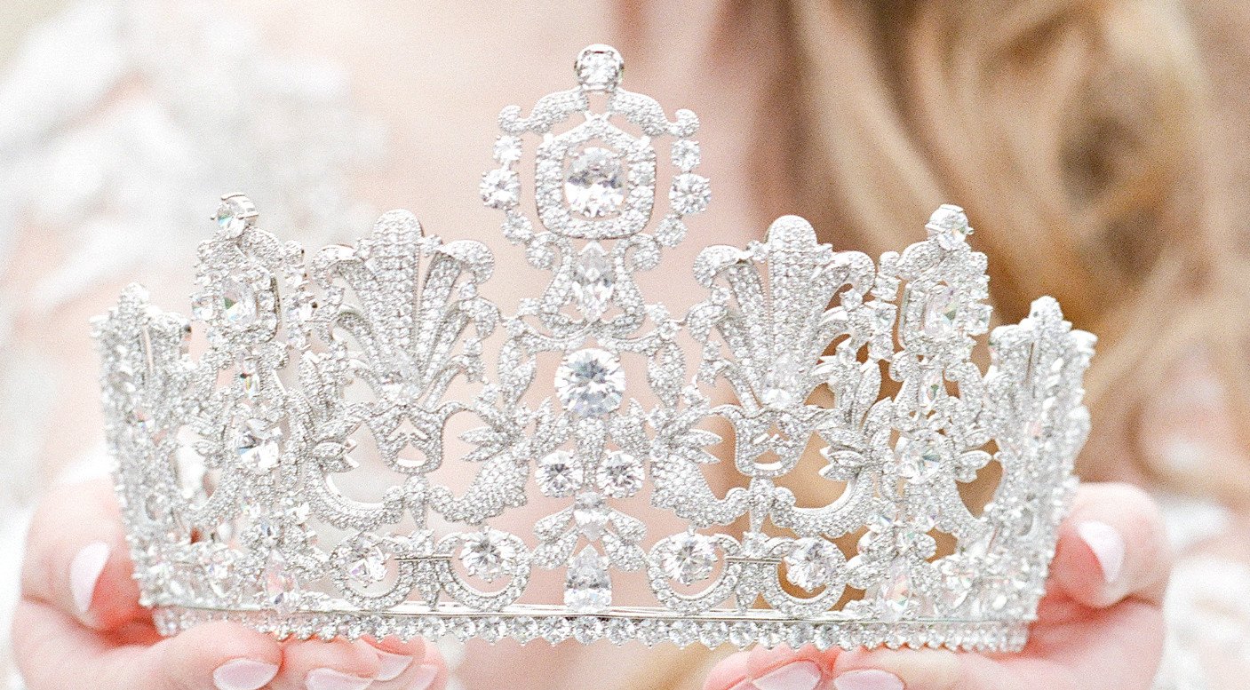 PERSEPHONE Royal Bridal Crown - Elegant Wedding Tiara for Bride, Princess Style Headpiece with Crystals & Pearls | Perfect for Weddings, Prom, Quinceañera, Pageants & Special Occasions