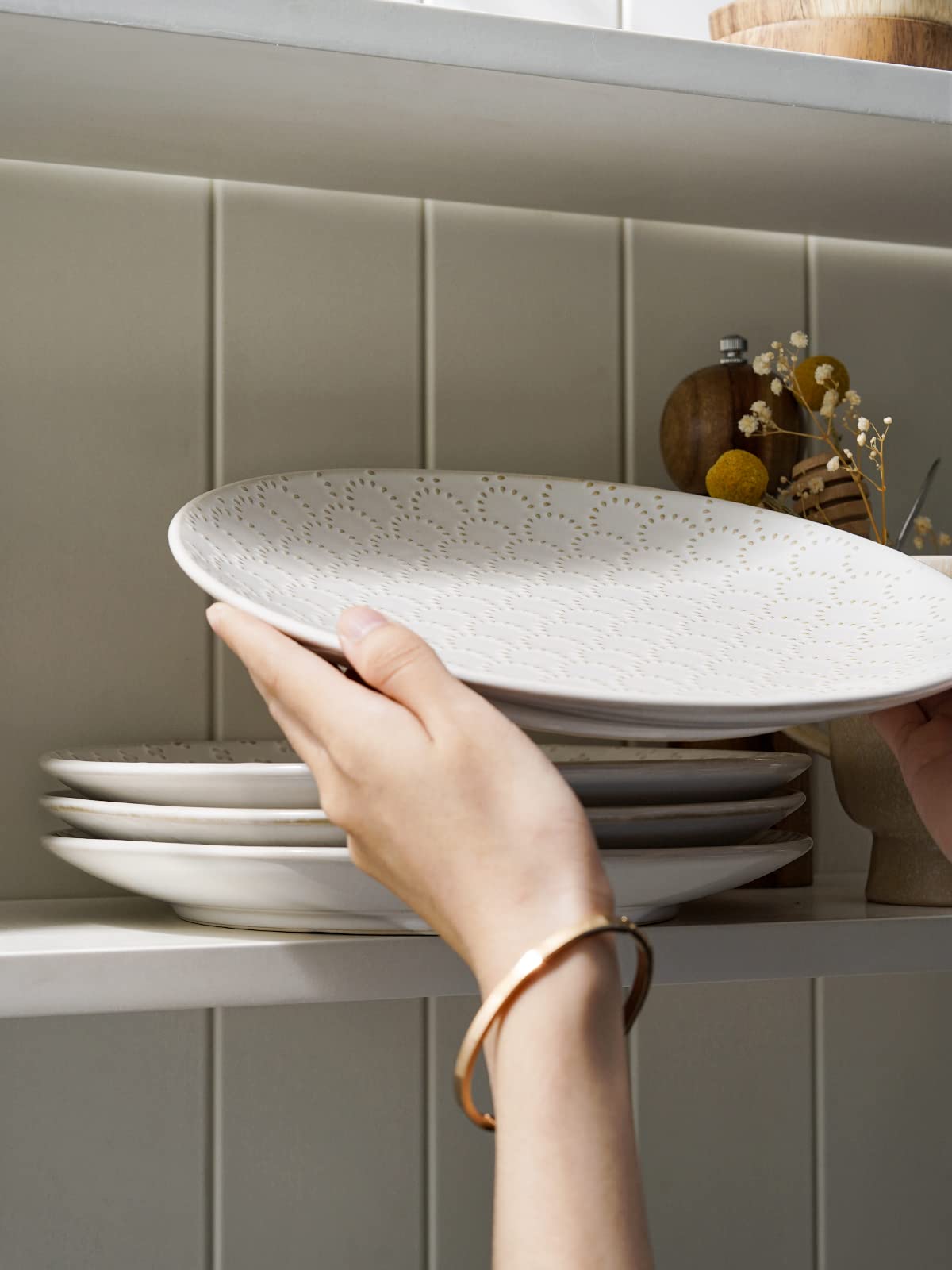 LE TAUCI 10 Inch Ceramic Dinner Plates Set of 4 - Microwave & Dishwasher Safe, Embossed Design - Perfect for Housewarming, Wedding Gifts, Daily Dining & Entertaining - Arctic White