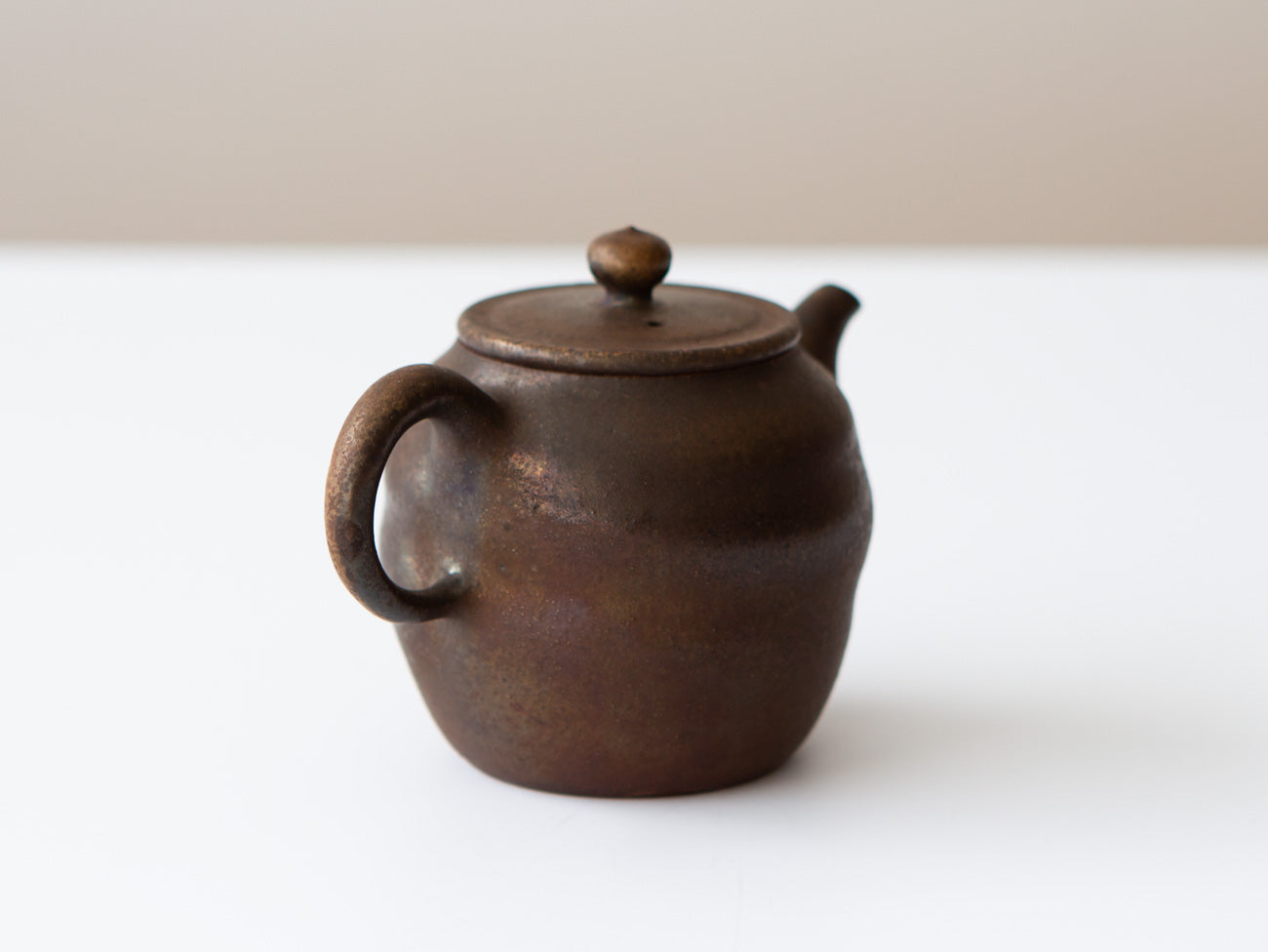 Elegant Bronze Swirl Teapot - Handcrafted Ceramic Tea Pot with Unique Design - Perfect for Afternoon Tea, Gifts & Home Decor